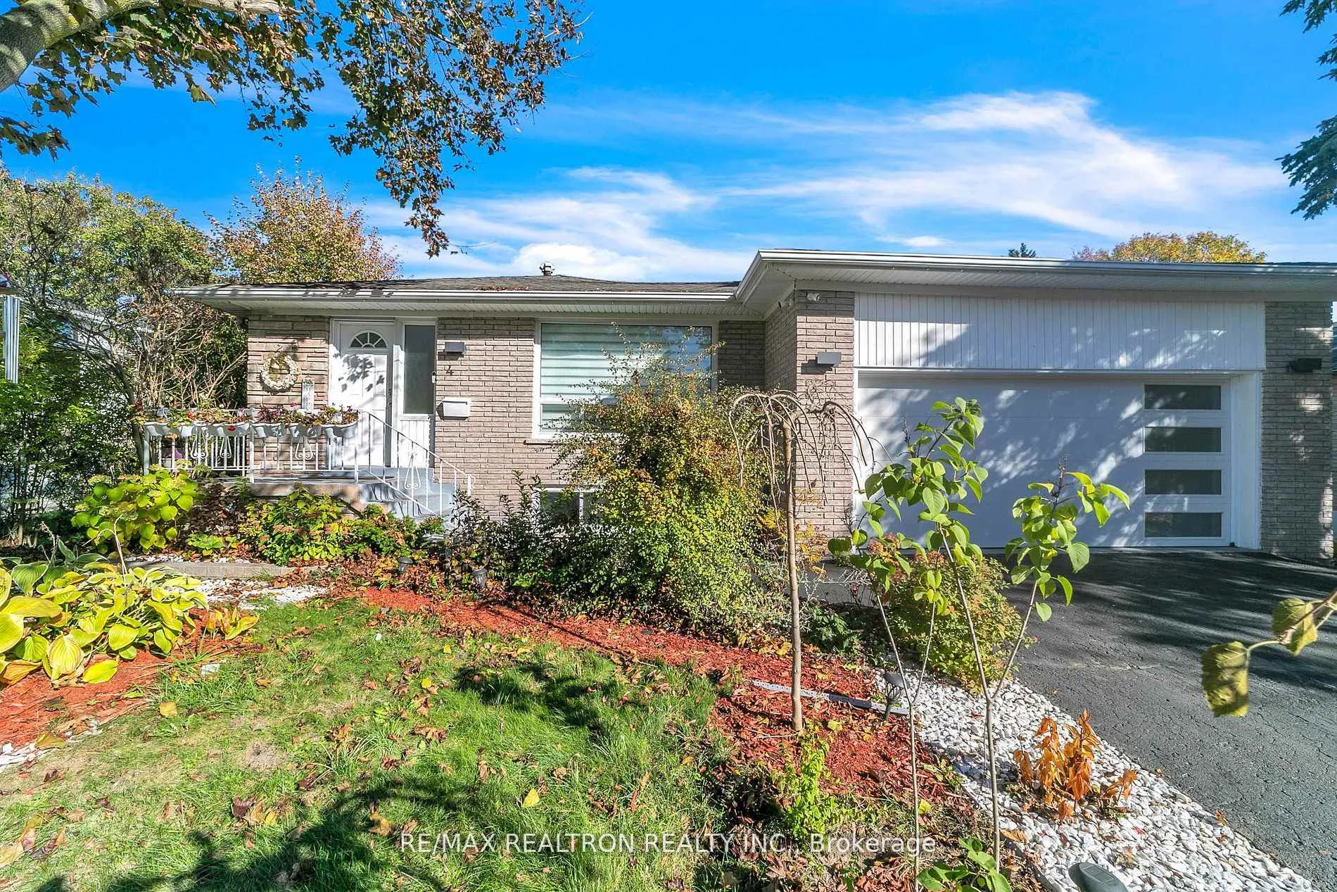 Photo 4 of 4 Boulding Drive, Aurora, Aurora Heights — HOMEH