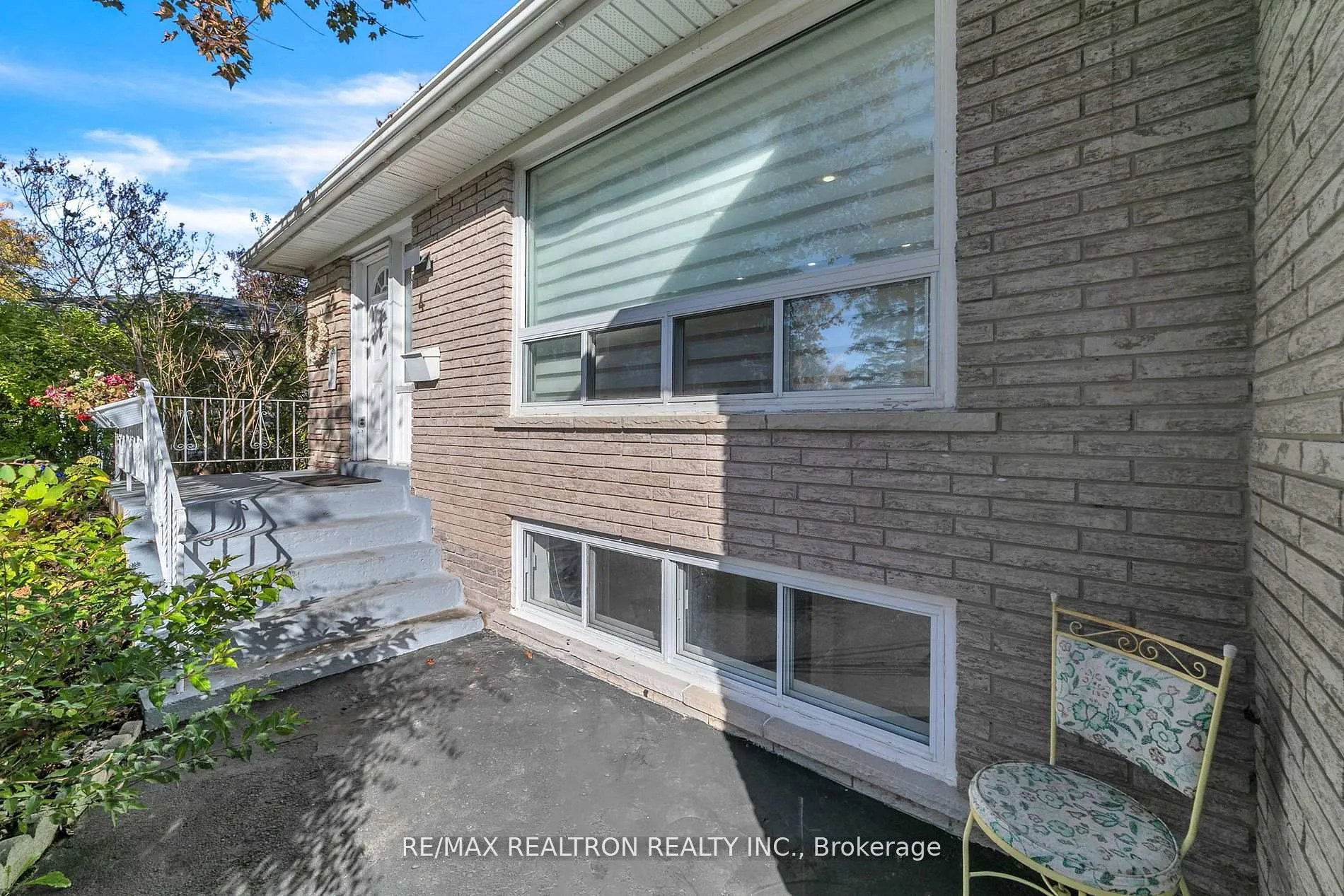 Photo 5 of 4 Boulding Drive, Aurora, Aurora Heights — HOMEH