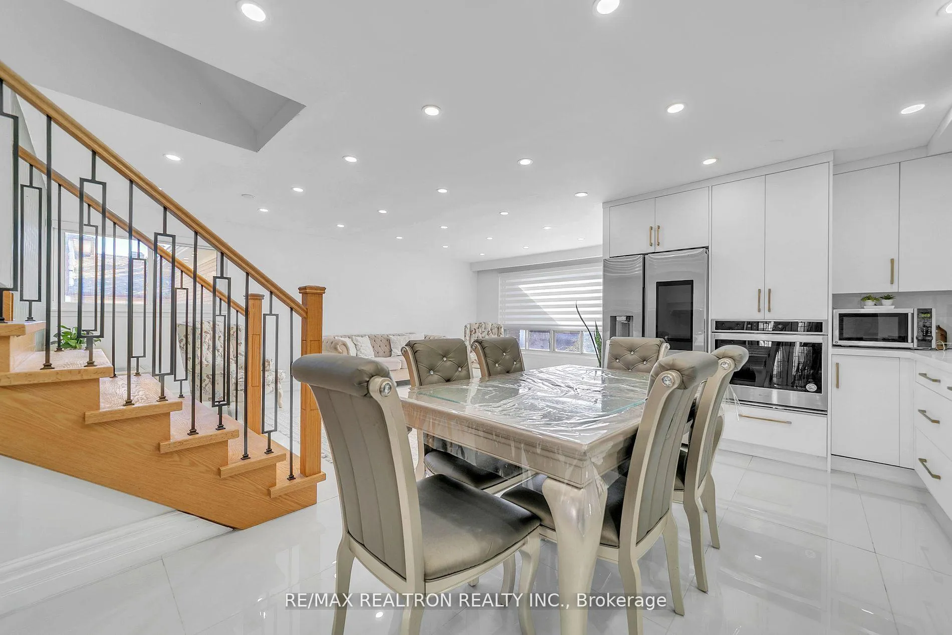 Photo 9 of 4 Boulding Drive, Aurora, Aurora Heights — HOMEH