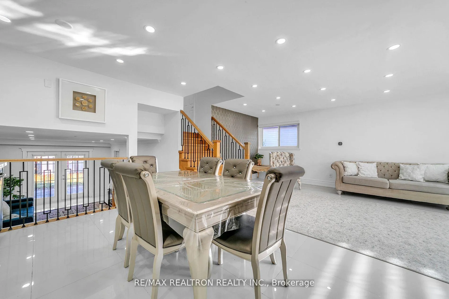 Photo 11 of 4 Boulding Drive, Aurora, Aurora Heights — HOMEH