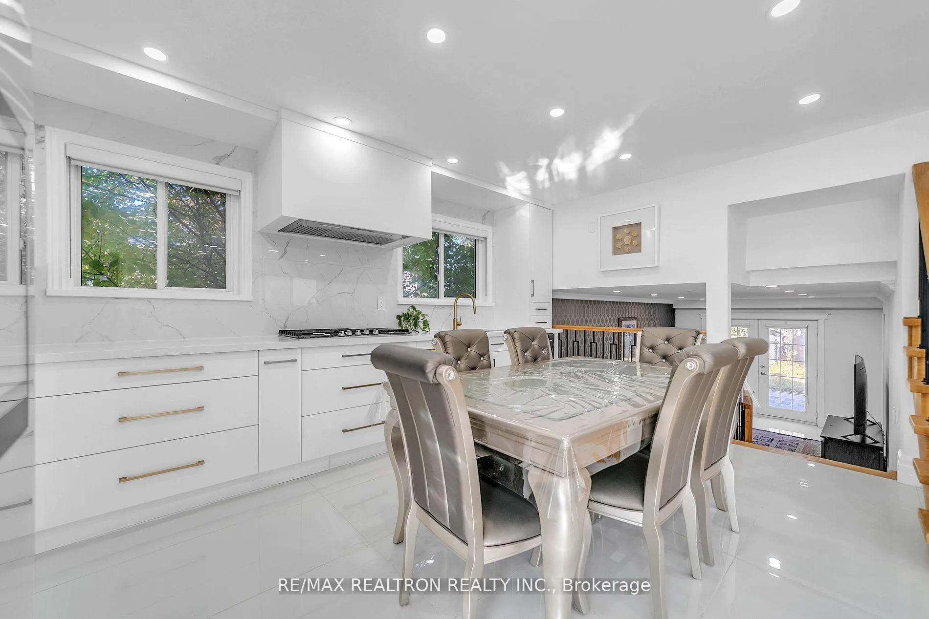 Photo 12 of 4 Boulding Drive, Aurora, Aurora Heights — HOMEH