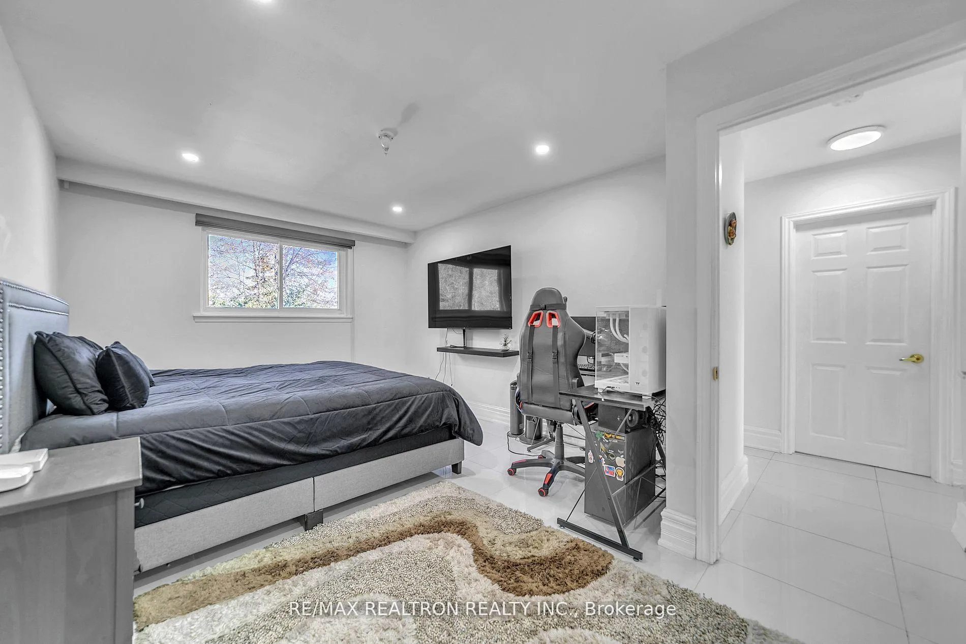 Photo 18 of 4 Boulding Drive, Aurora, Aurora Heights — HOMEH