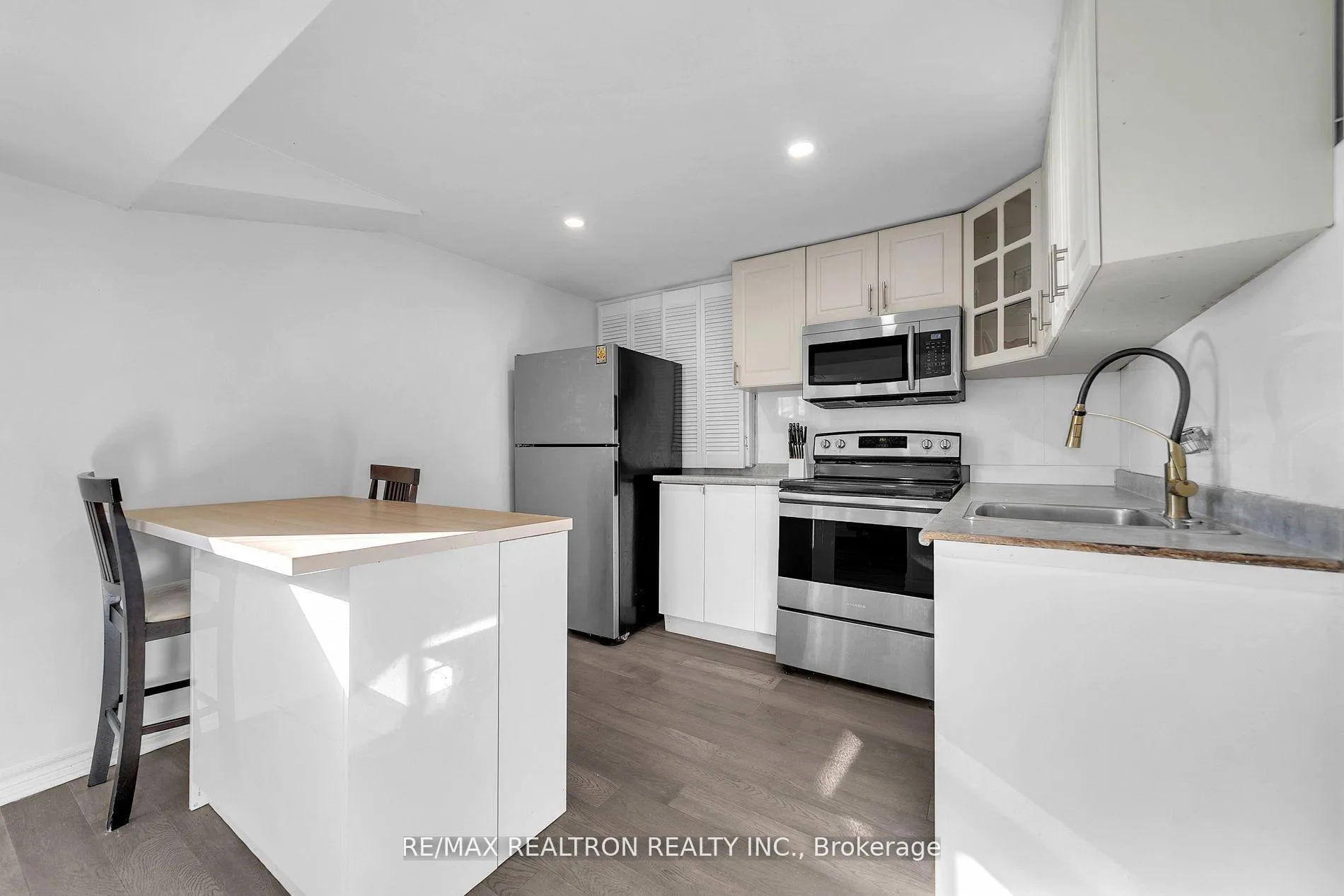 Photo 27 of 4 Boulding Drive, Aurora, Aurora Heights — HOMEH