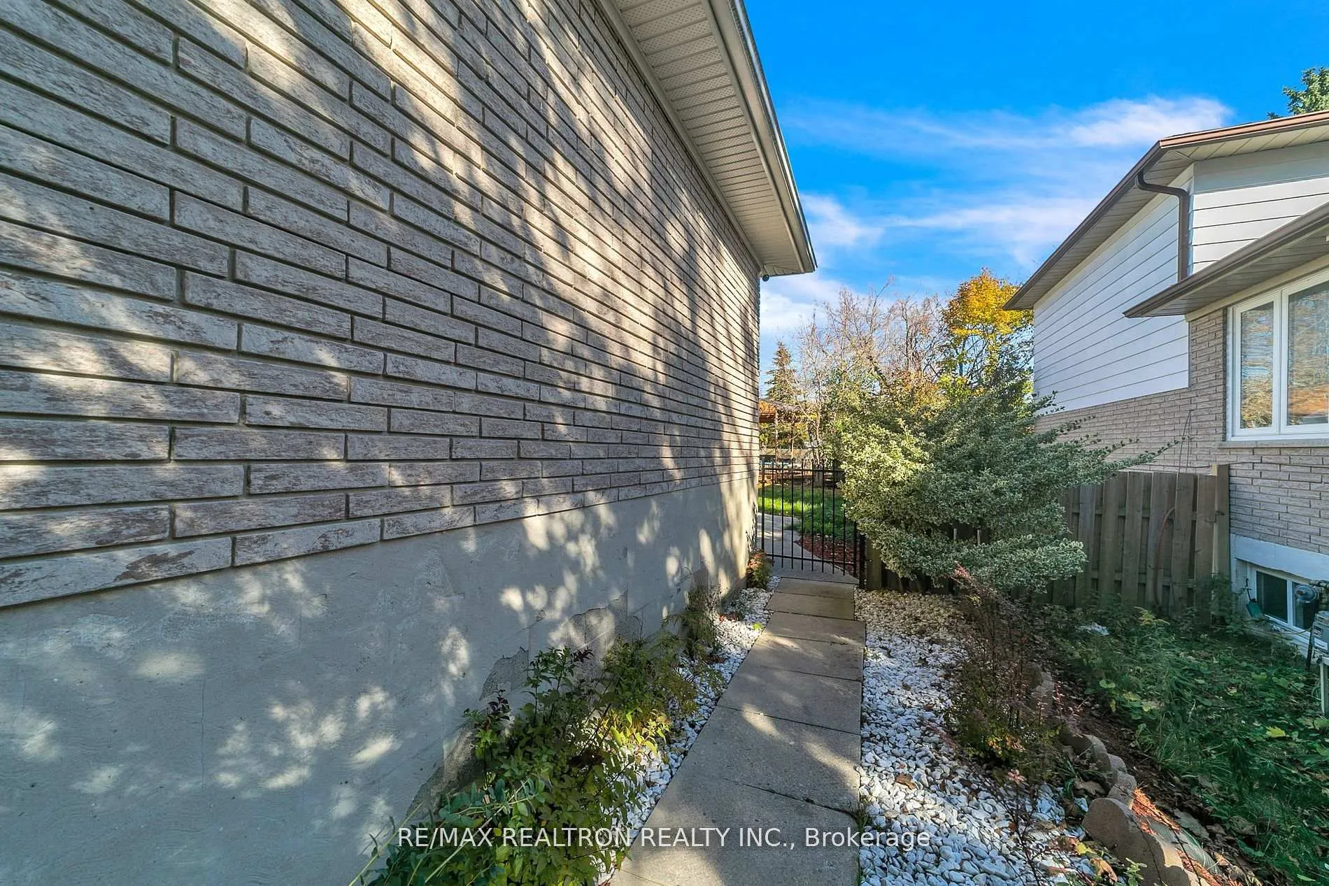 Photo 30 of 4 Boulding Drive, Aurora, Aurora Heights — HOMEH