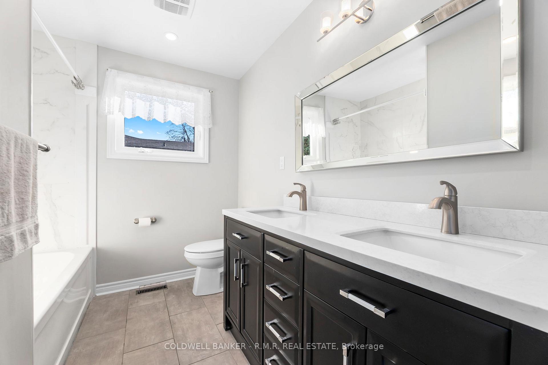 Photo 5 of 93 Cedar Street N, Uxbridge — HOMEH