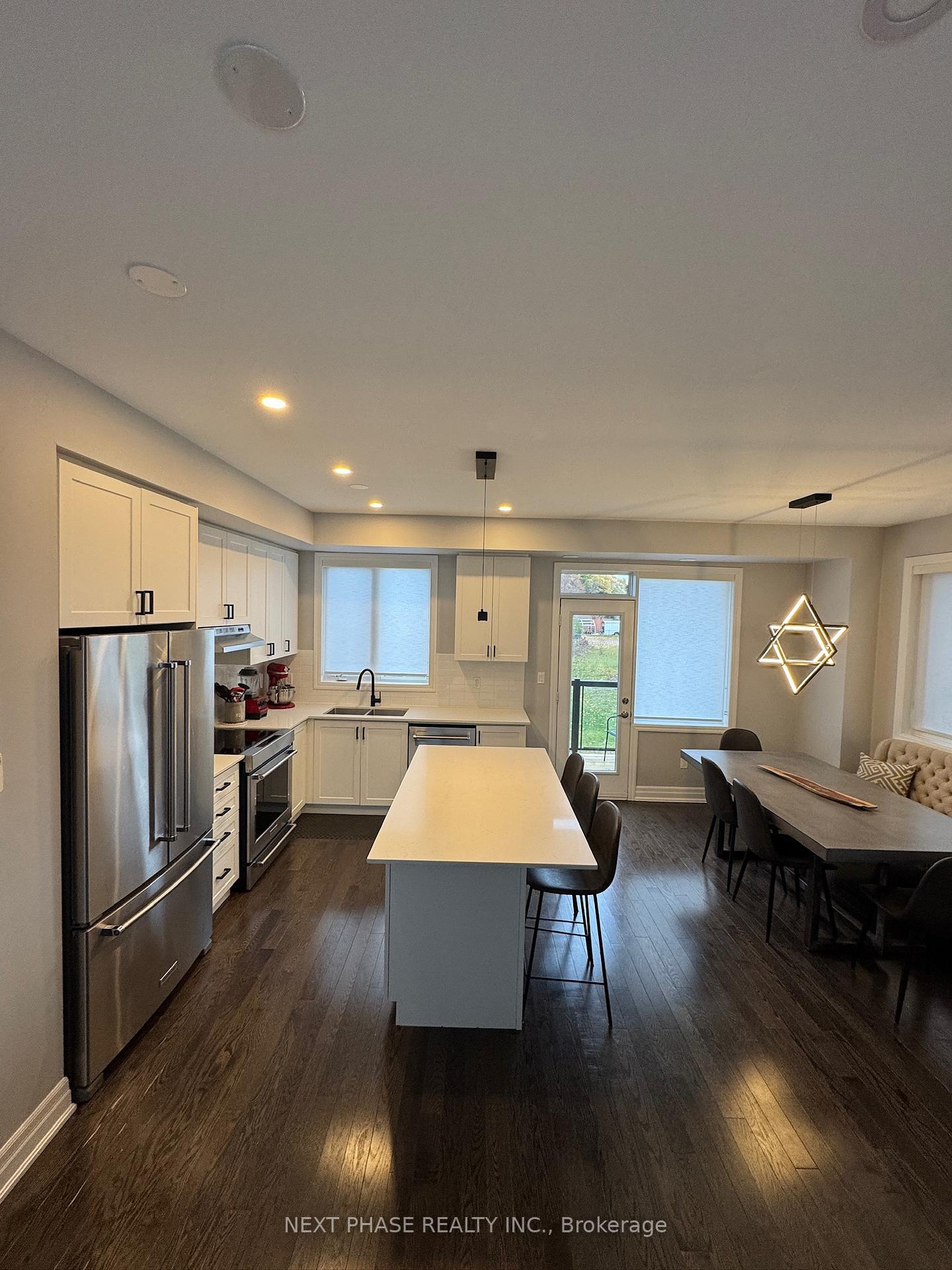 Photo 2 of 44 Juneau Street, Vaughan, East Woodbridge — HOMEH