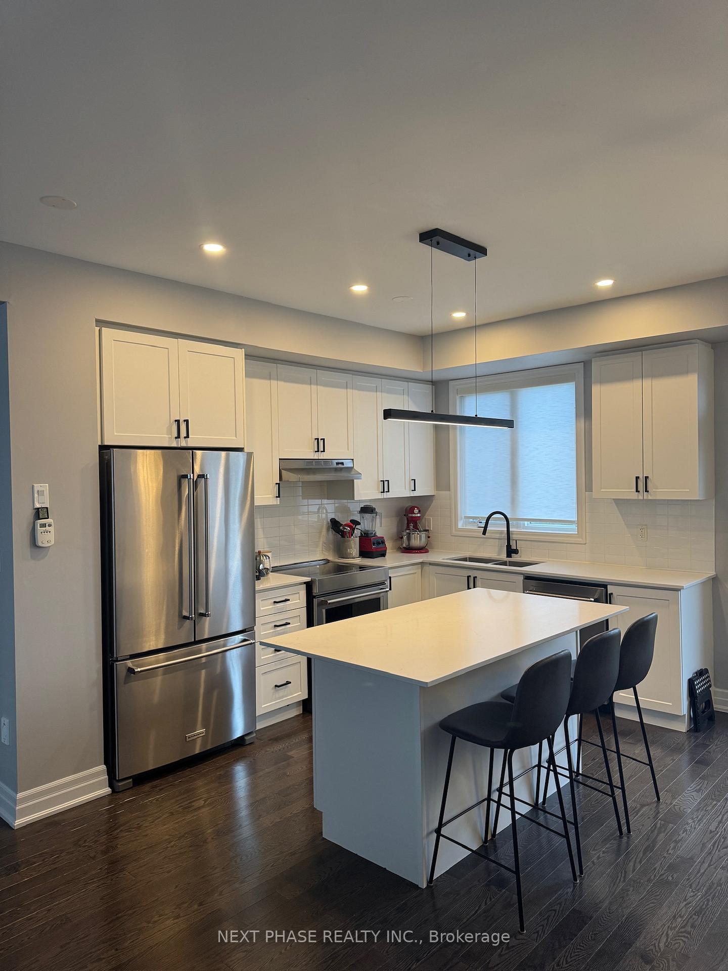 Photo 3 of 44 Juneau Street, Vaughan, East Woodbridge — HOMEH
