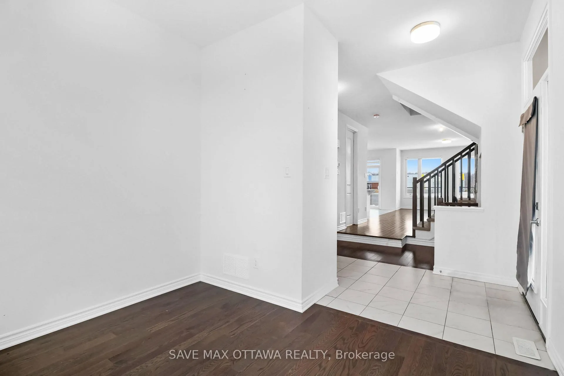 Photo 4 of 270 Turnbuckle Crescent N, Ottawa, Barrhaven - Half Moon Bay — HOMEH