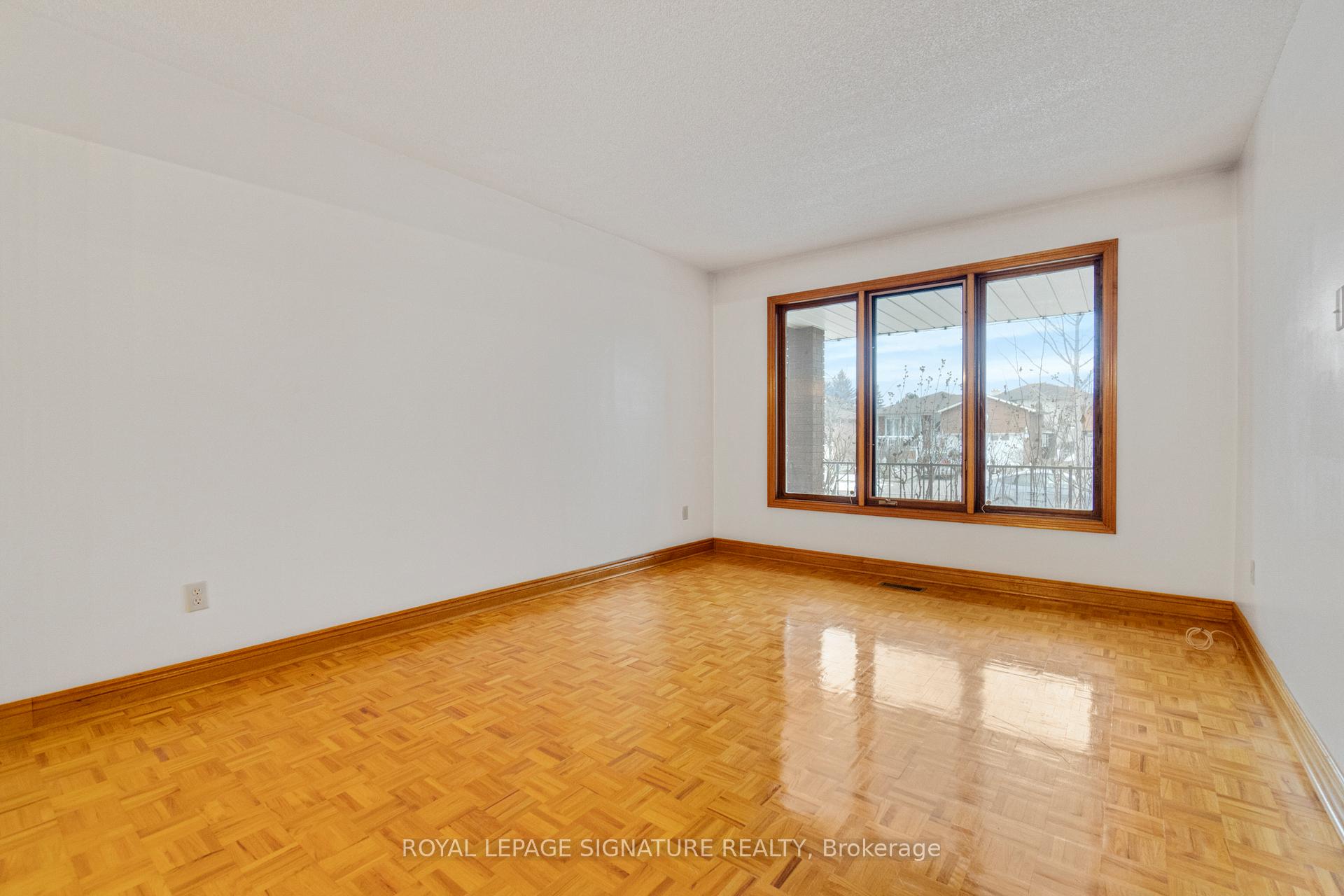 Photo 5 of 71 Marieta Street, Vaughan, East Woodbridge — HOMEH