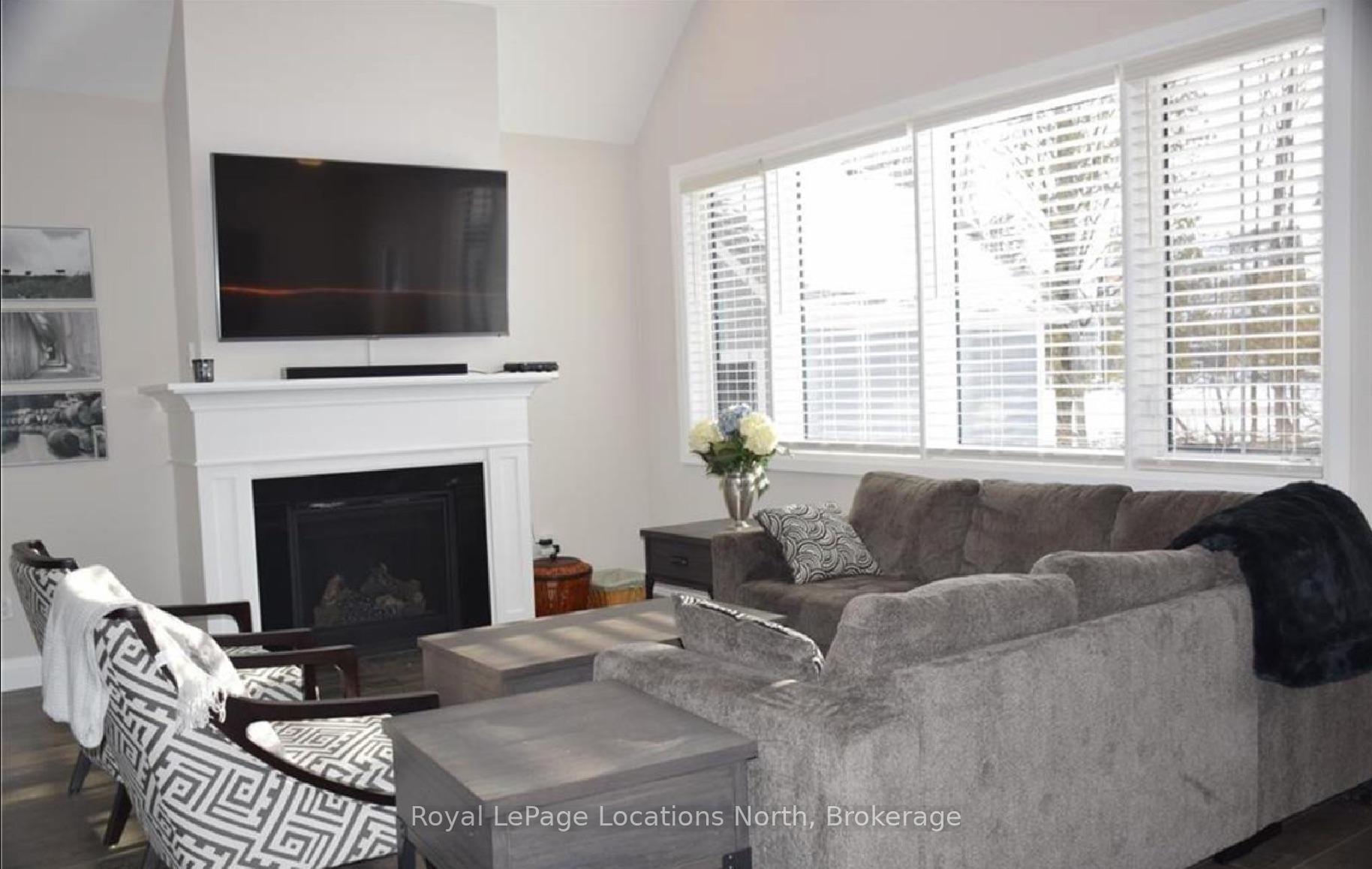 Photo 3 of 105 White Oak Crescent, Blue Mountains — HOMEH