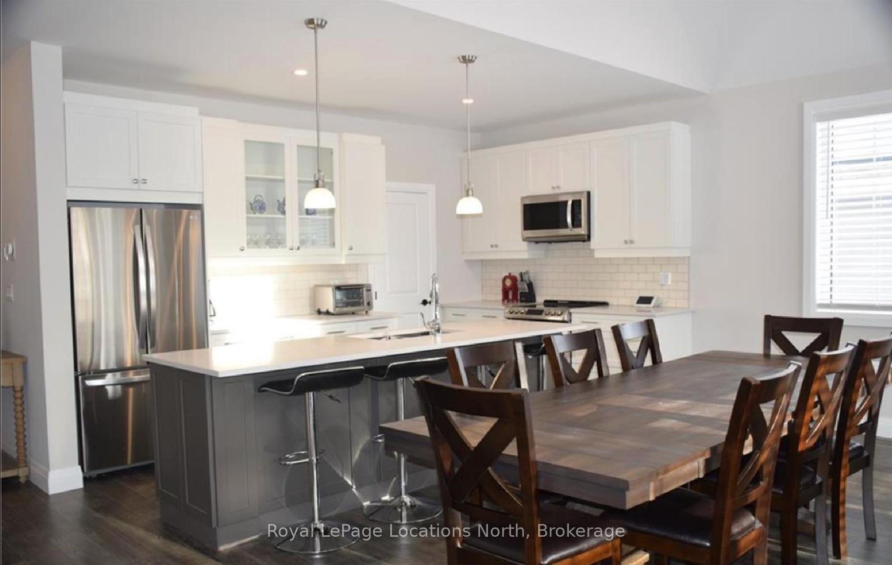 Photo 2 of 105 White Oak Crescent, Blue Mountains — HOMEH