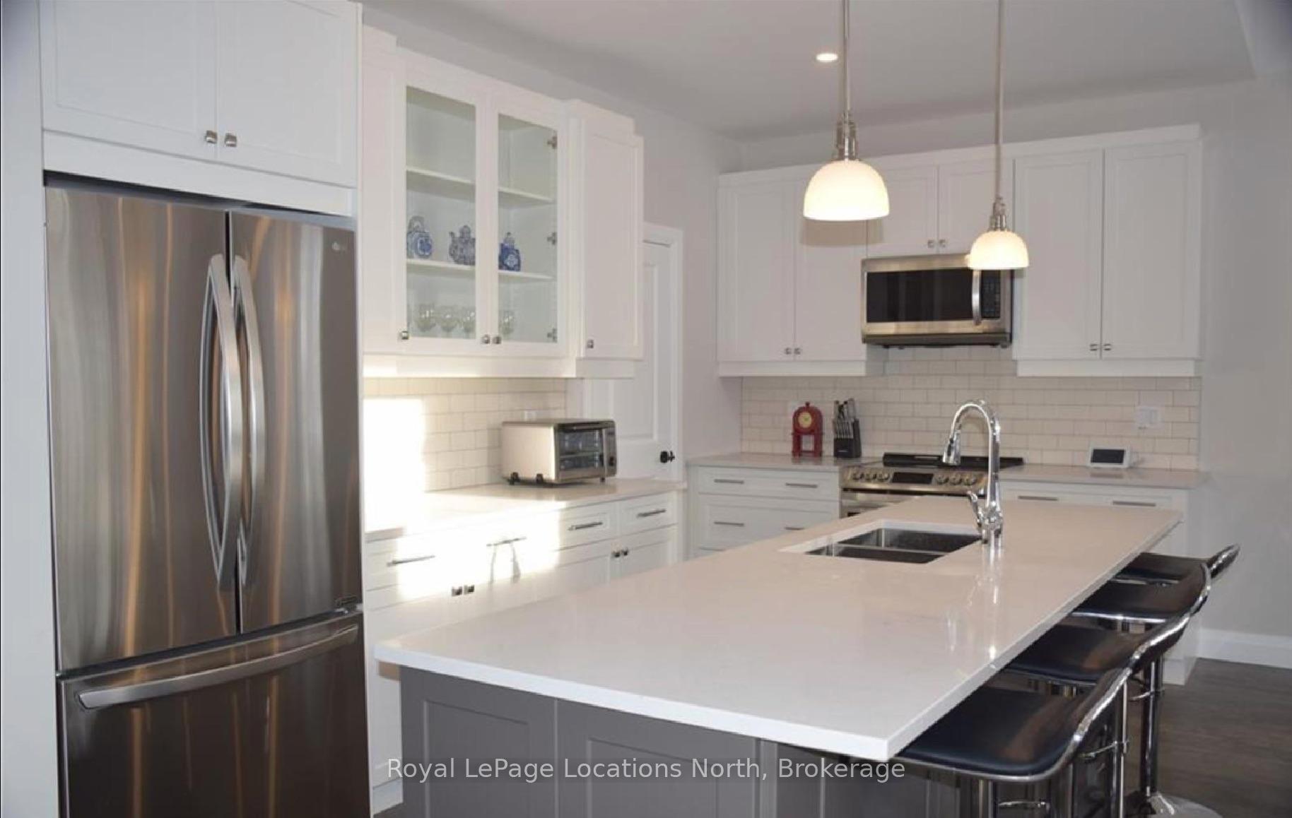 Photo 4 of 105 White Oak Crescent, Blue Mountains — HOMEH