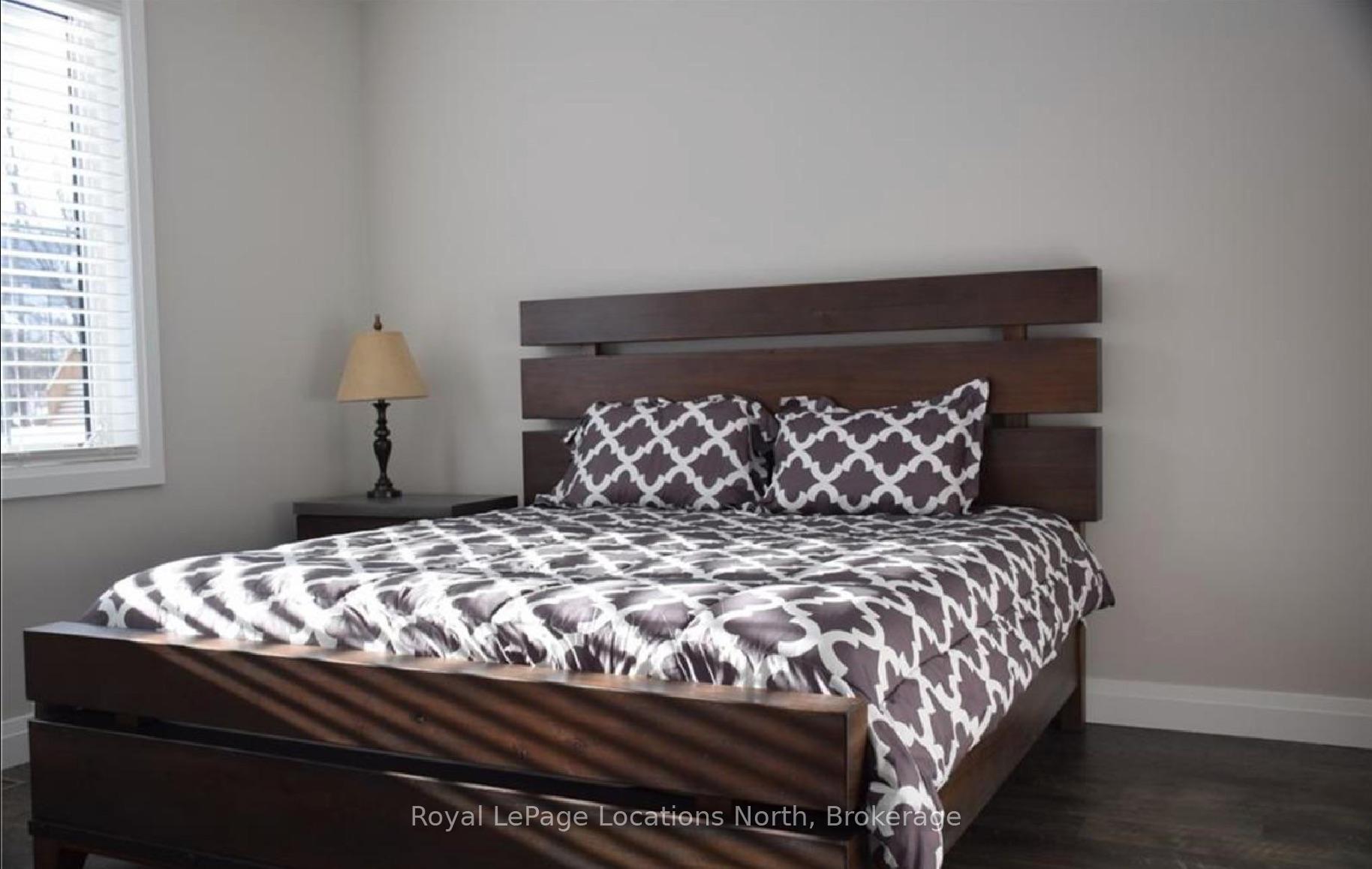 Photo 5 of 105 White Oak Crescent, Blue Mountains — HOMEH