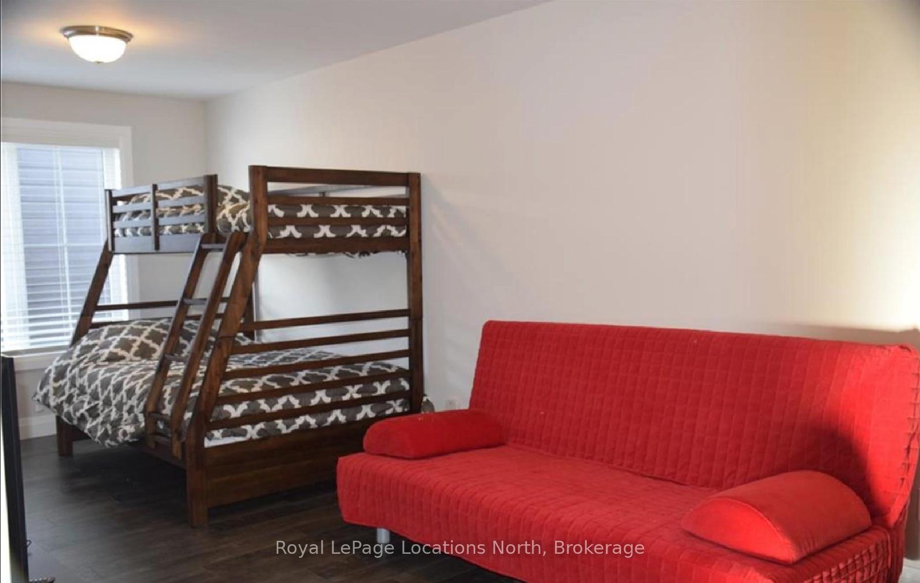 Photo 8 of 105 White Oak Crescent, Blue Mountains — HOMEH