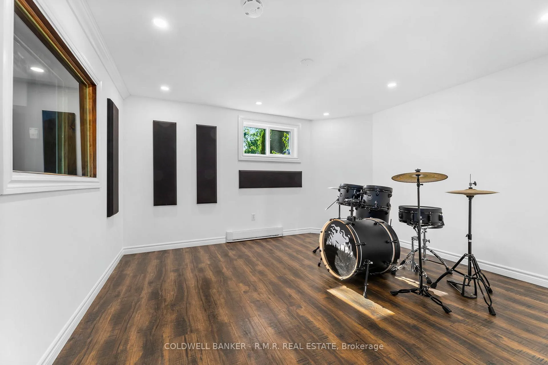 Photo 25 of 42 Marietta Street, Uxbridge — HOMEH