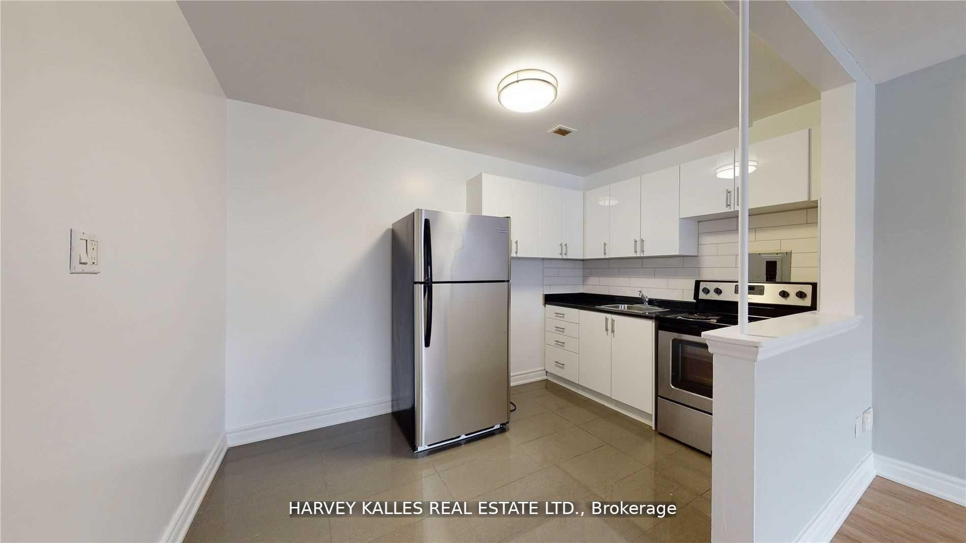 Photo 4 of Unit 111, 31 Clearview Heights, Toronto, Keelesdale-Eglinton West — HOMEH
