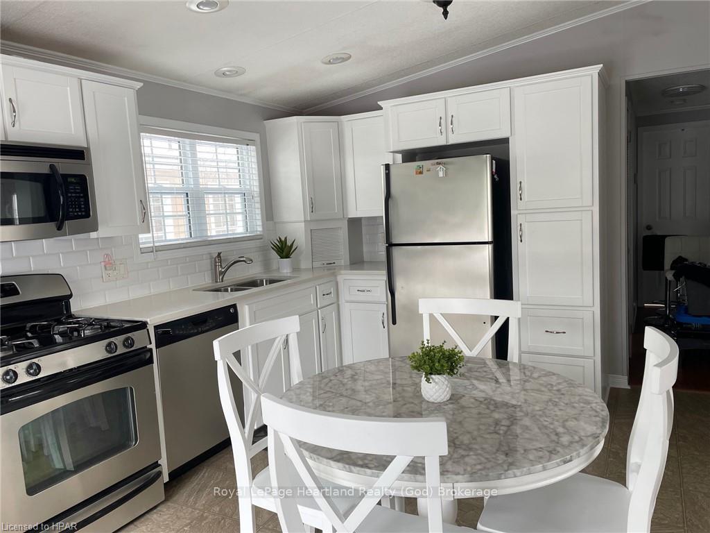 Photo 13 of 77307 (29 ROWAN RD) Bluewater Hwy 21, Bluewater, Bayfield — HOMEH