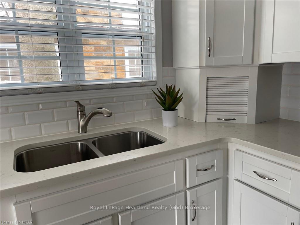 Photo 10 of 77307 (29 ROWAN RD) Bluewater Hwy 21, Bluewater, Bayfield — HOMEH