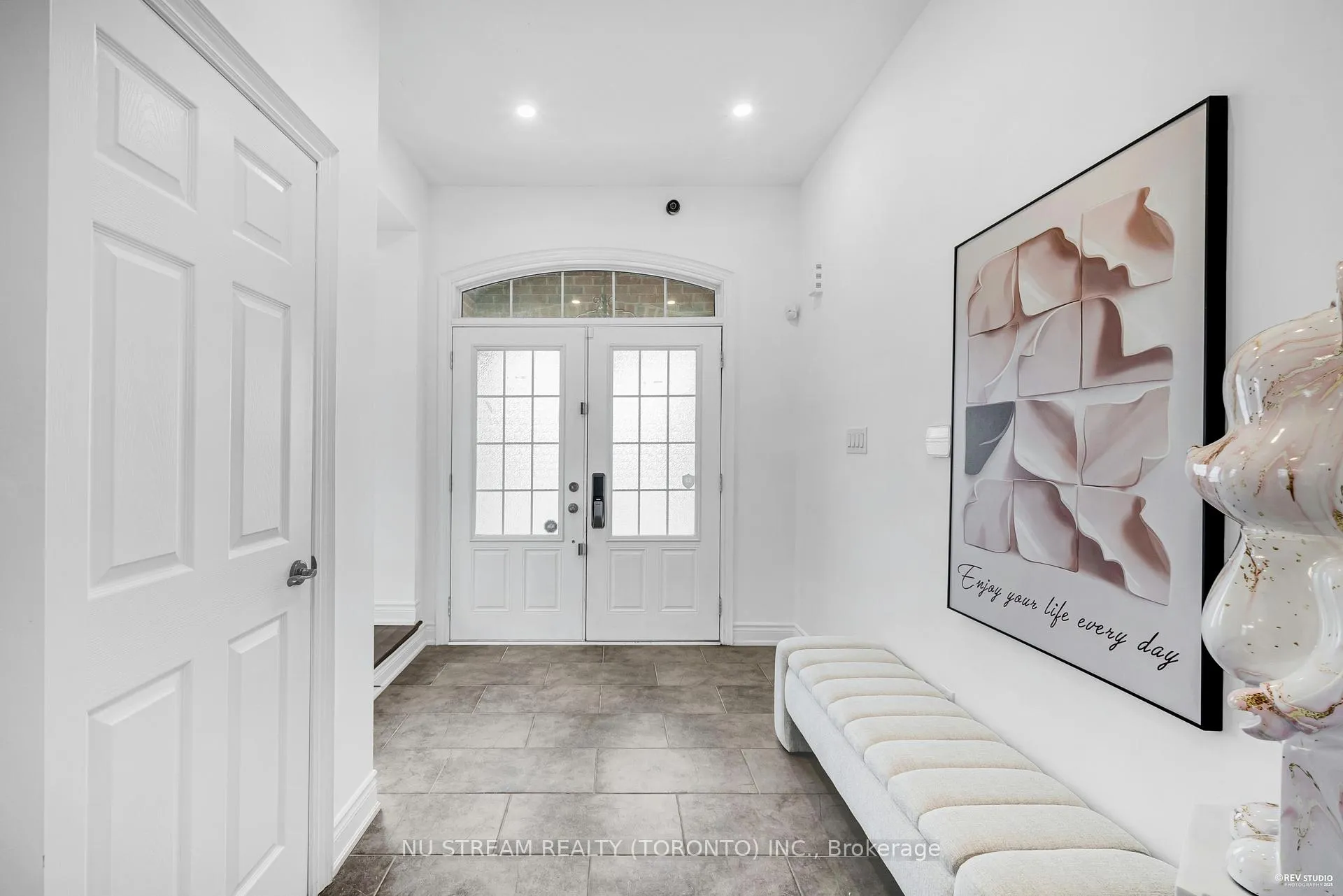 Photo 2 of 237 Upper Post Road, Vaughan, Patterson — HOMEH