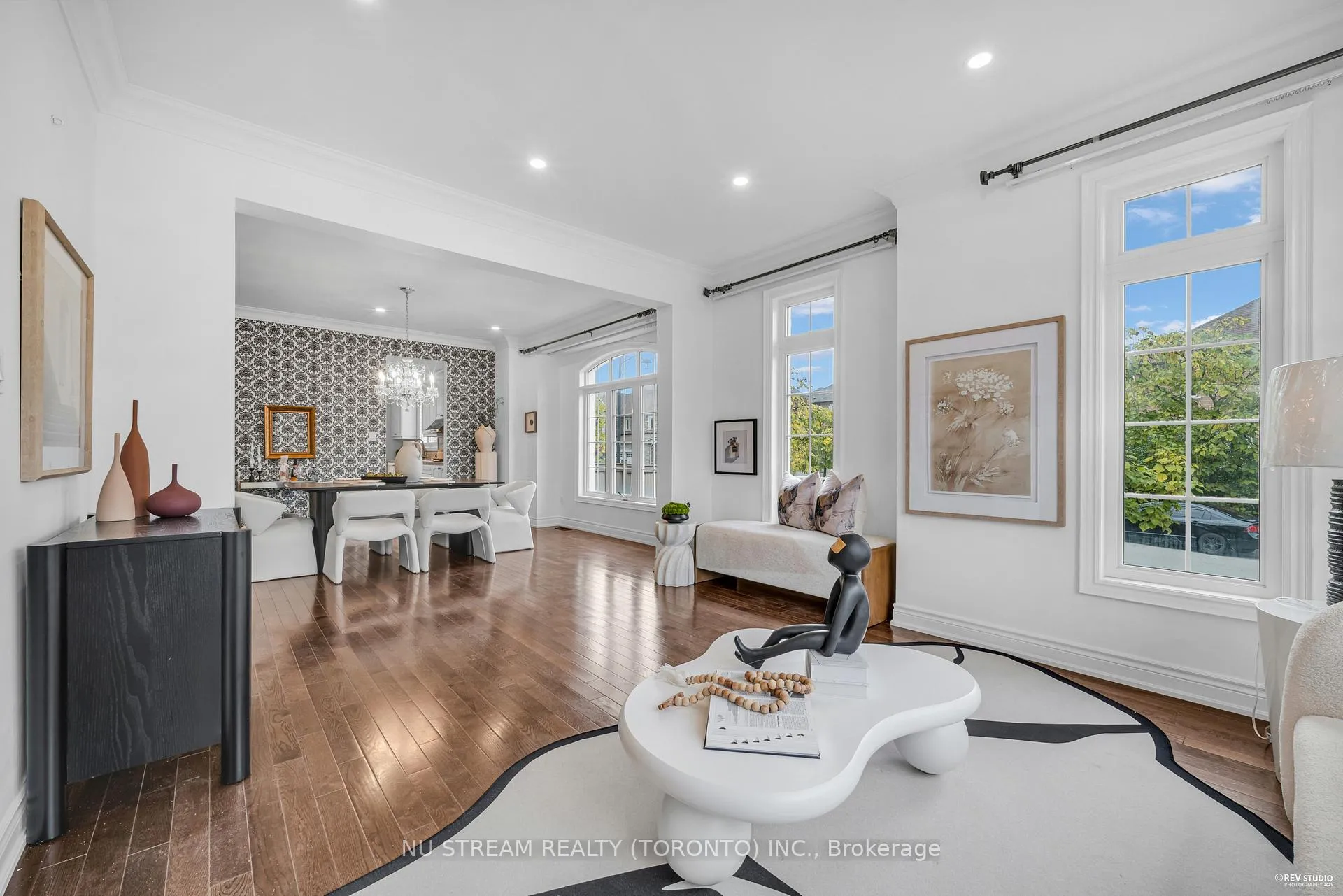 Photo 3 of 237 Upper Post Road, Vaughan, Patterson — HOMEH