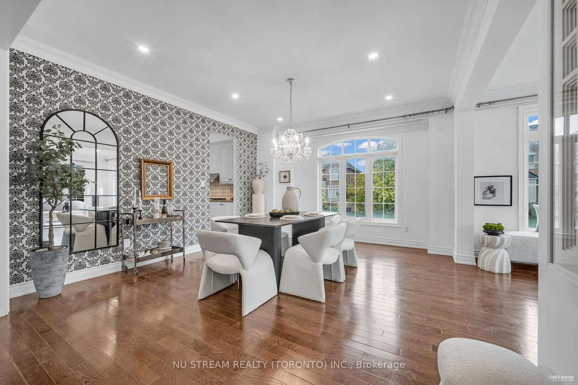 Photo 6 of 237 Upper Post Road, Vaughan, Patterson — HOMEH