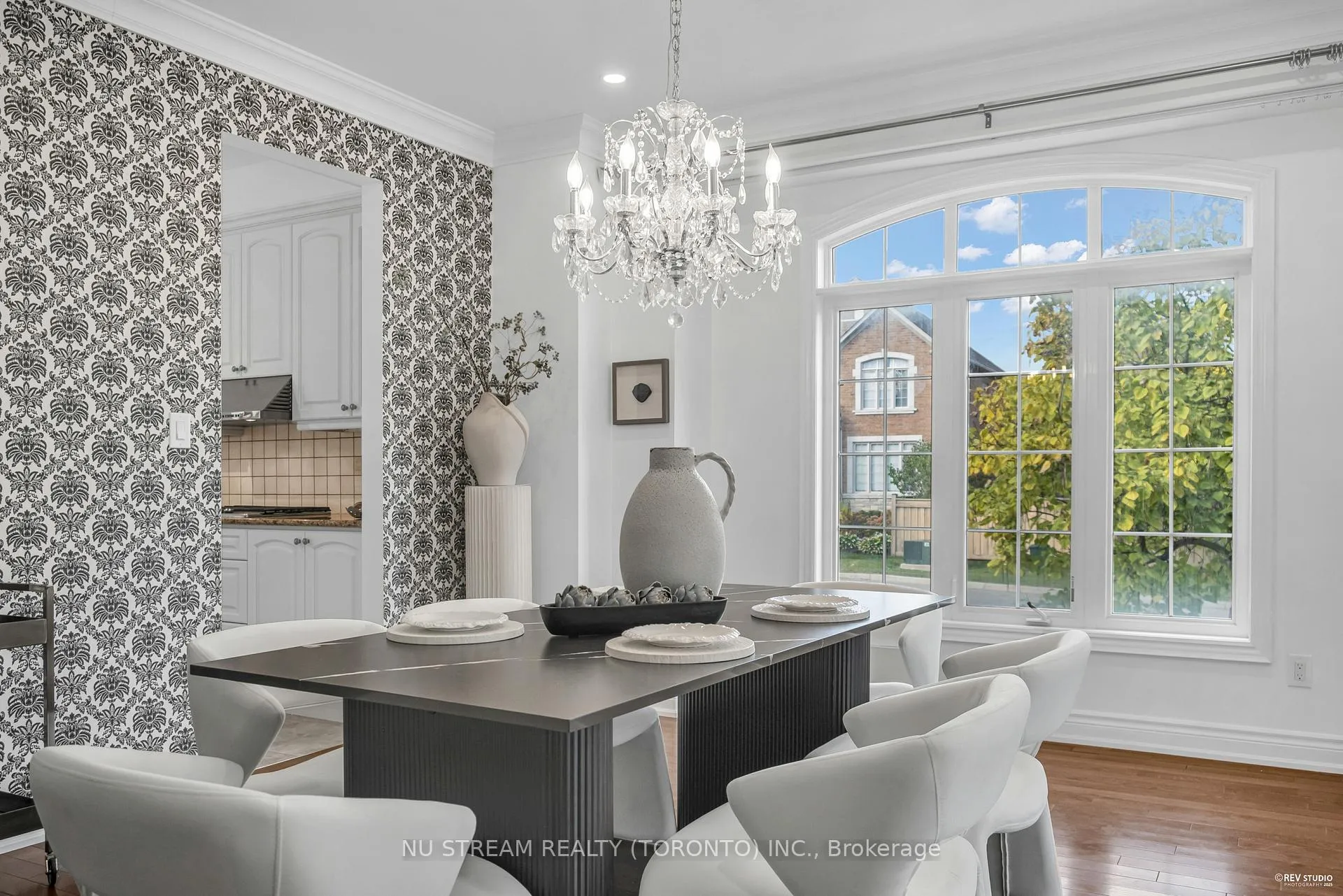Photo 8 of 237 Upper Post Road, Vaughan, Patterson — HOMEH