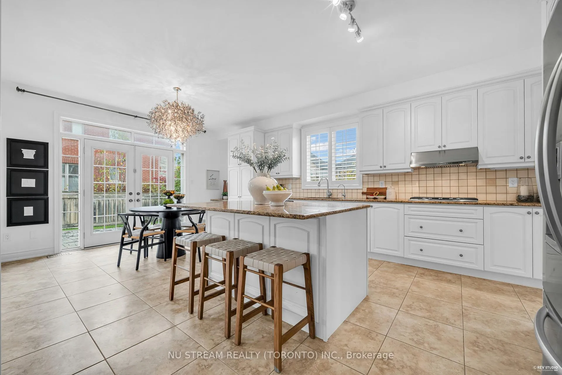 Photo 12 of 237 Upper Post Road, Vaughan, Patterson — HOMEH