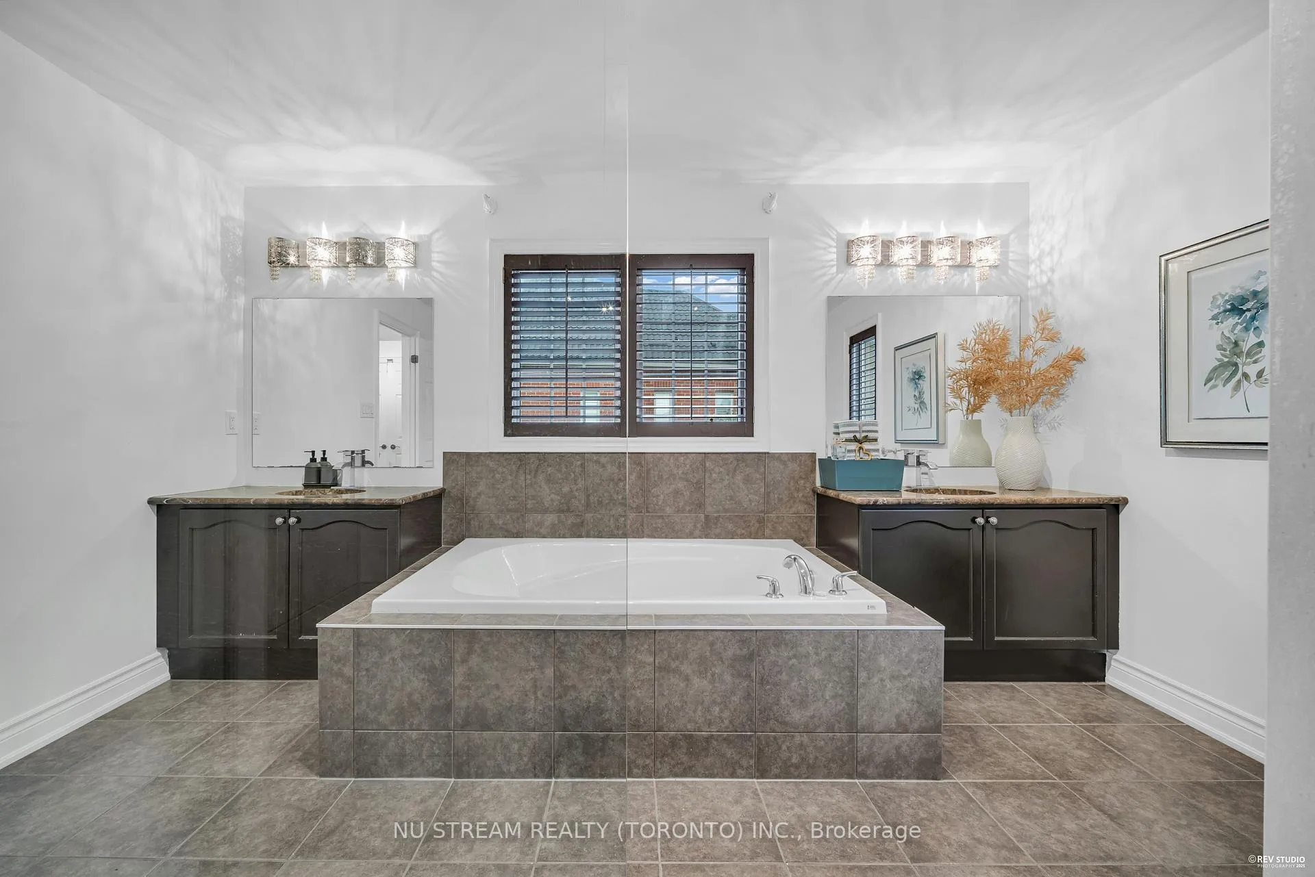 Photo 23 of 237 Upper Post Road, Vaughan, Patterson — HOMEH