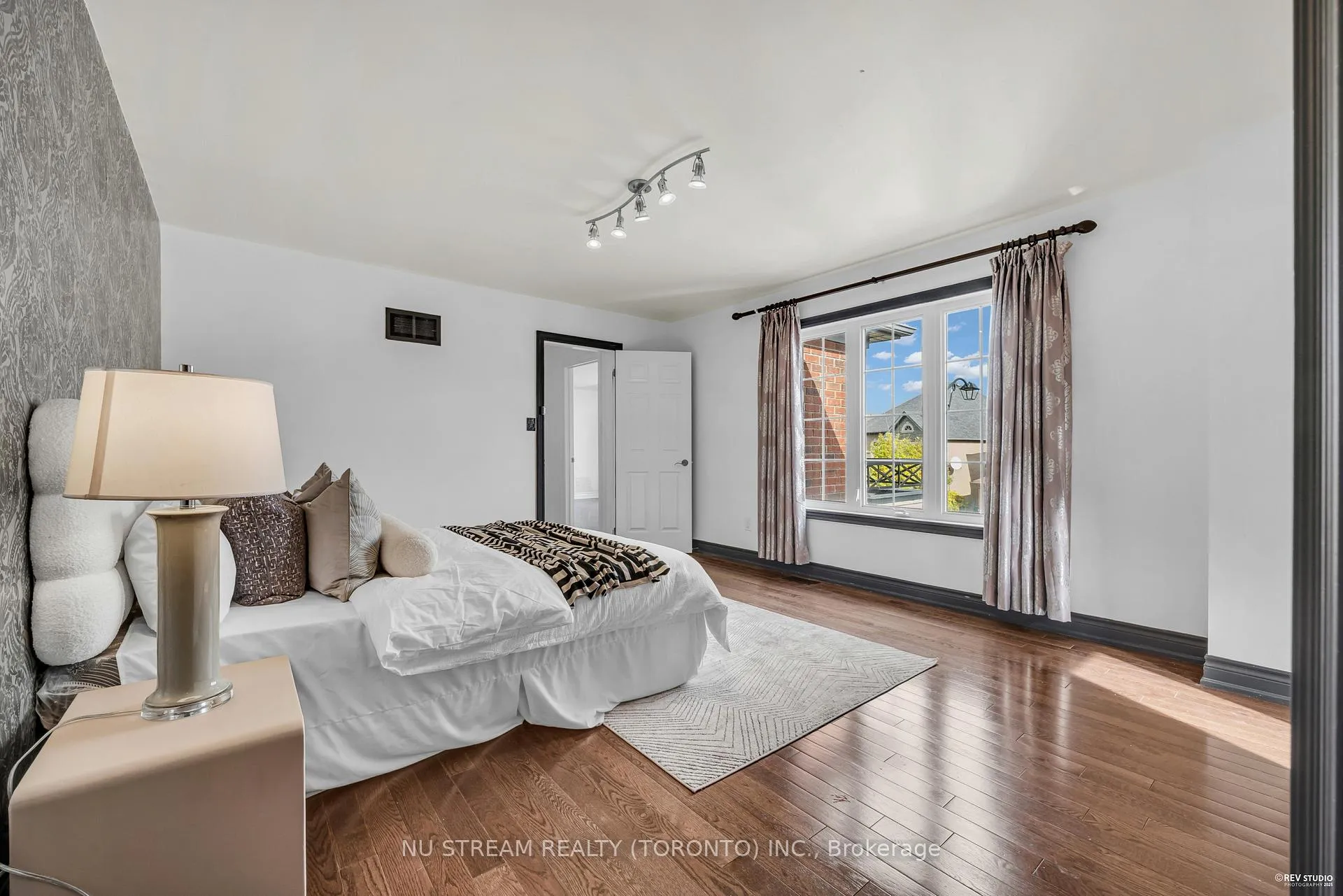 Photo 25 of 237 Upper Post Road, Vaughan, Patterson — HOMEH
