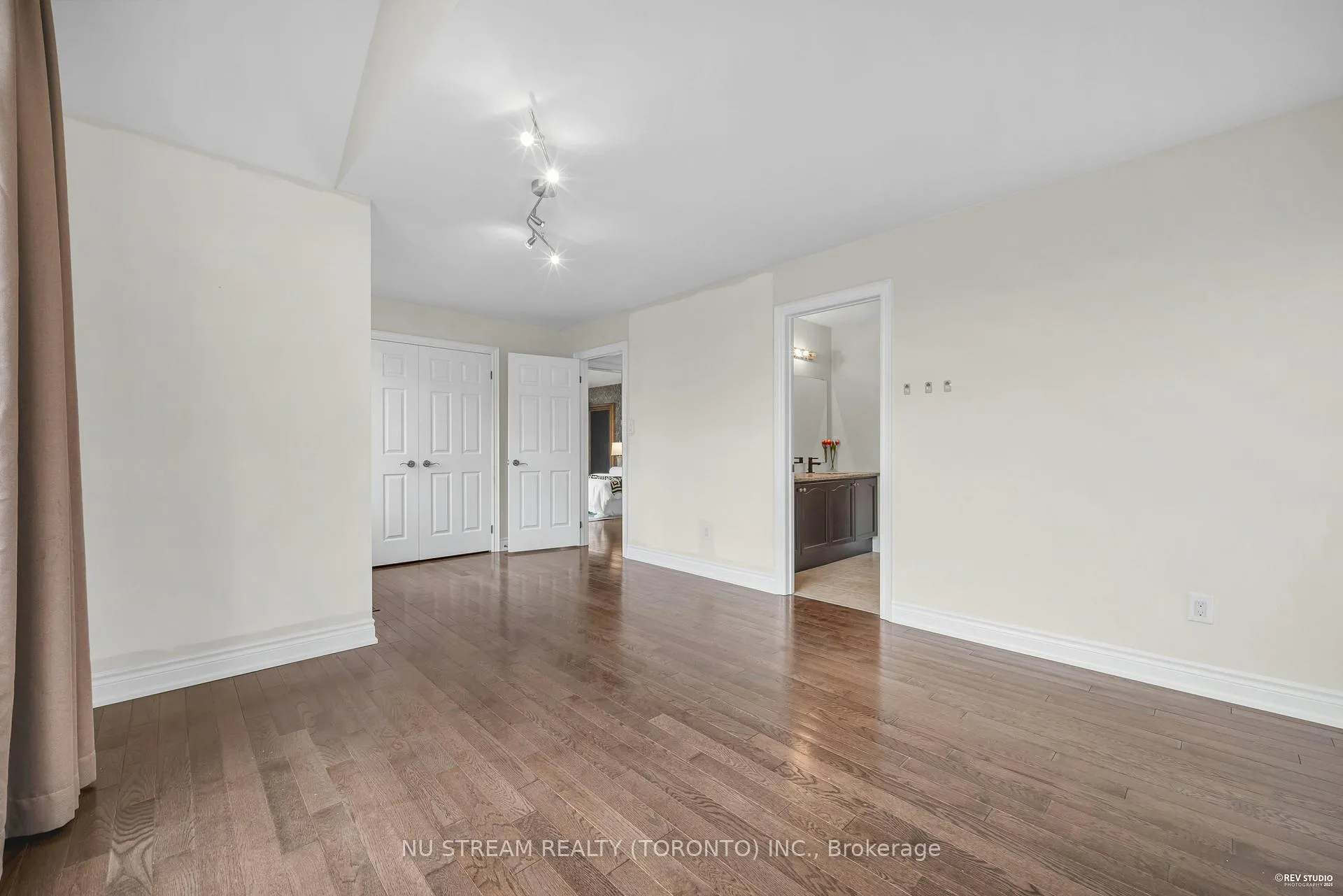 Photo 32 of 237 Upper Post Road, Vaughan, Patterson — HOMEH