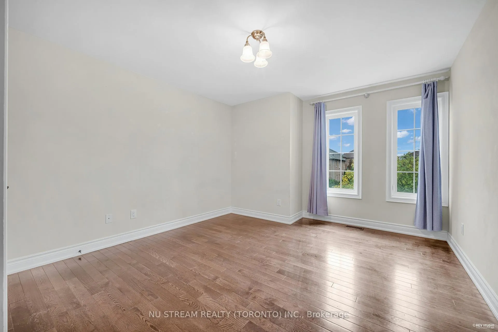 Photo 35 of 237 Upper Post Road, Vaughan, Patterson — HOMEH