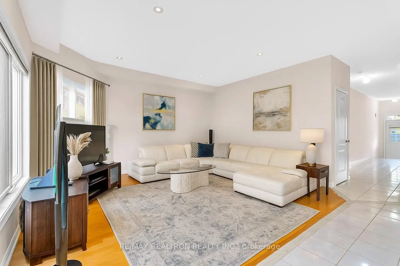 Photo 3 of 50 Saint Victor Drive, Vaughan, Vellore Village — HOMEH