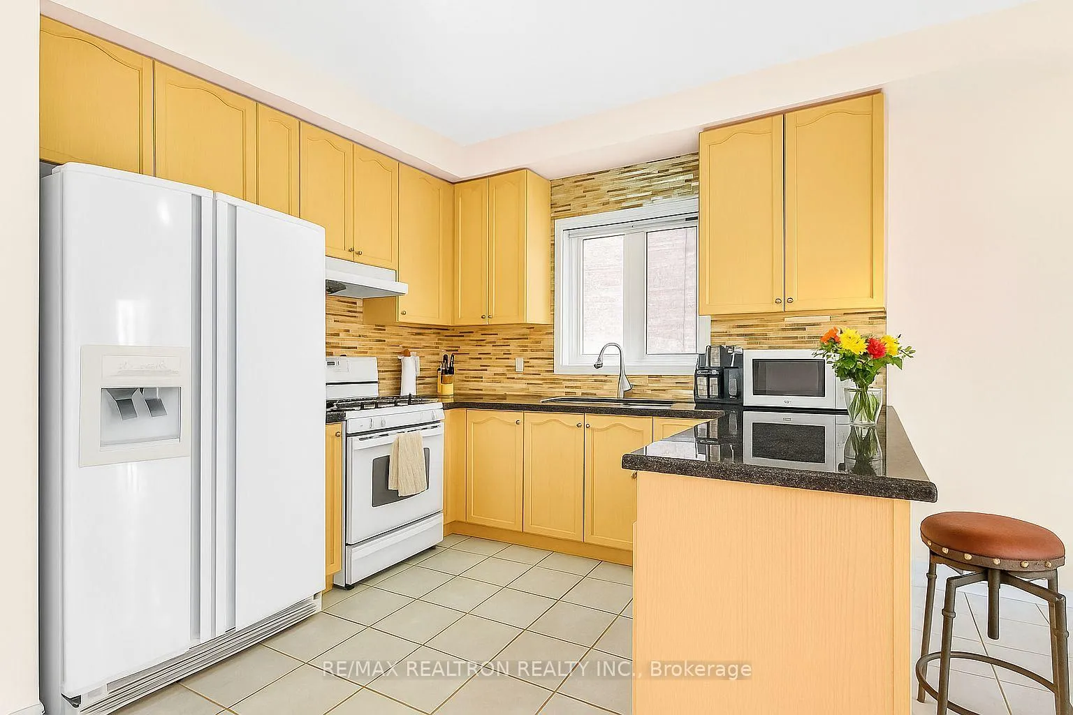 Photo 4 of 50 Saint Victor Drive, Vaughan, Vellore Village — HOMEH