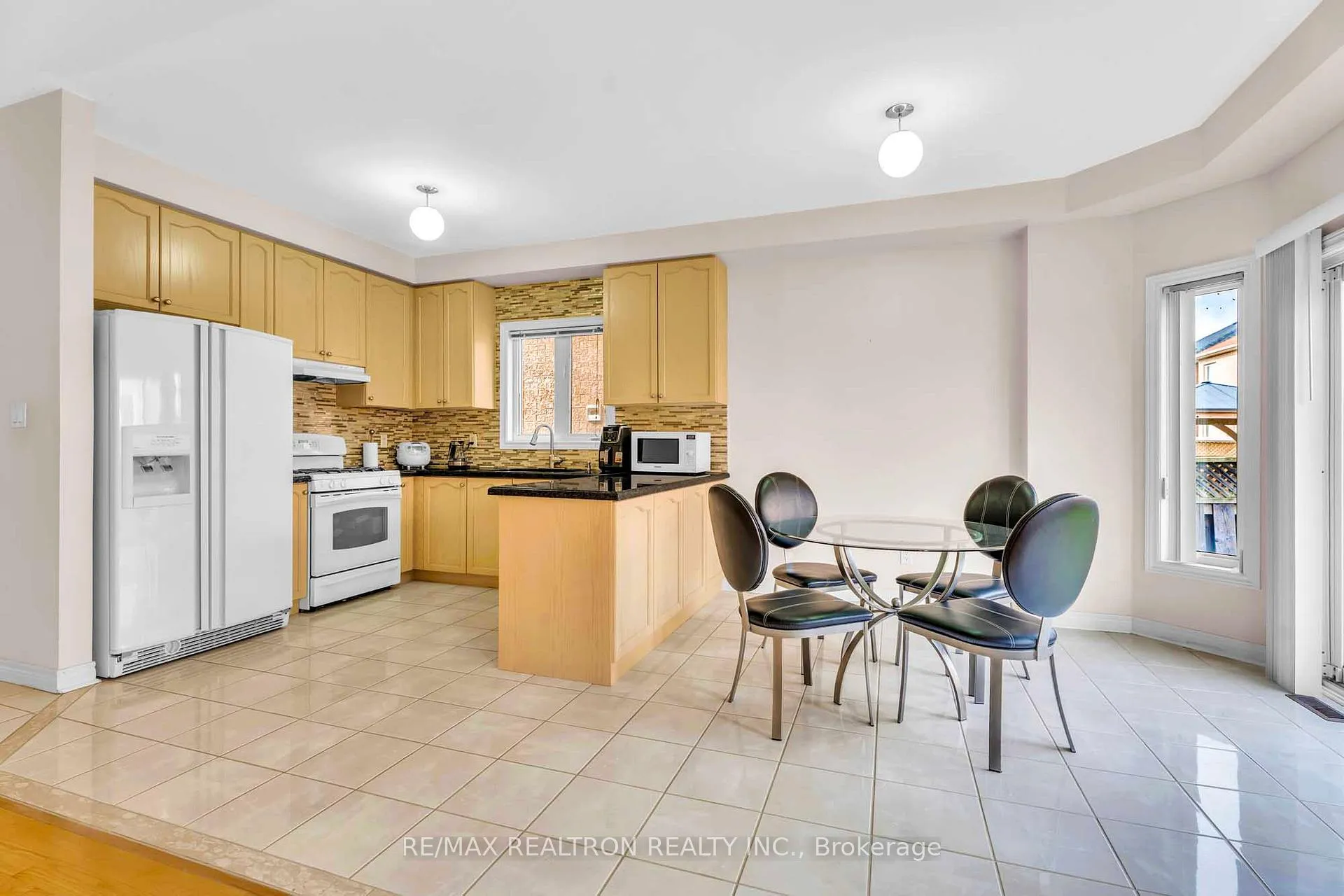 Photo 5 of 50 Saint Victor Drive, Vaughan, Vellore Village — HOMEH