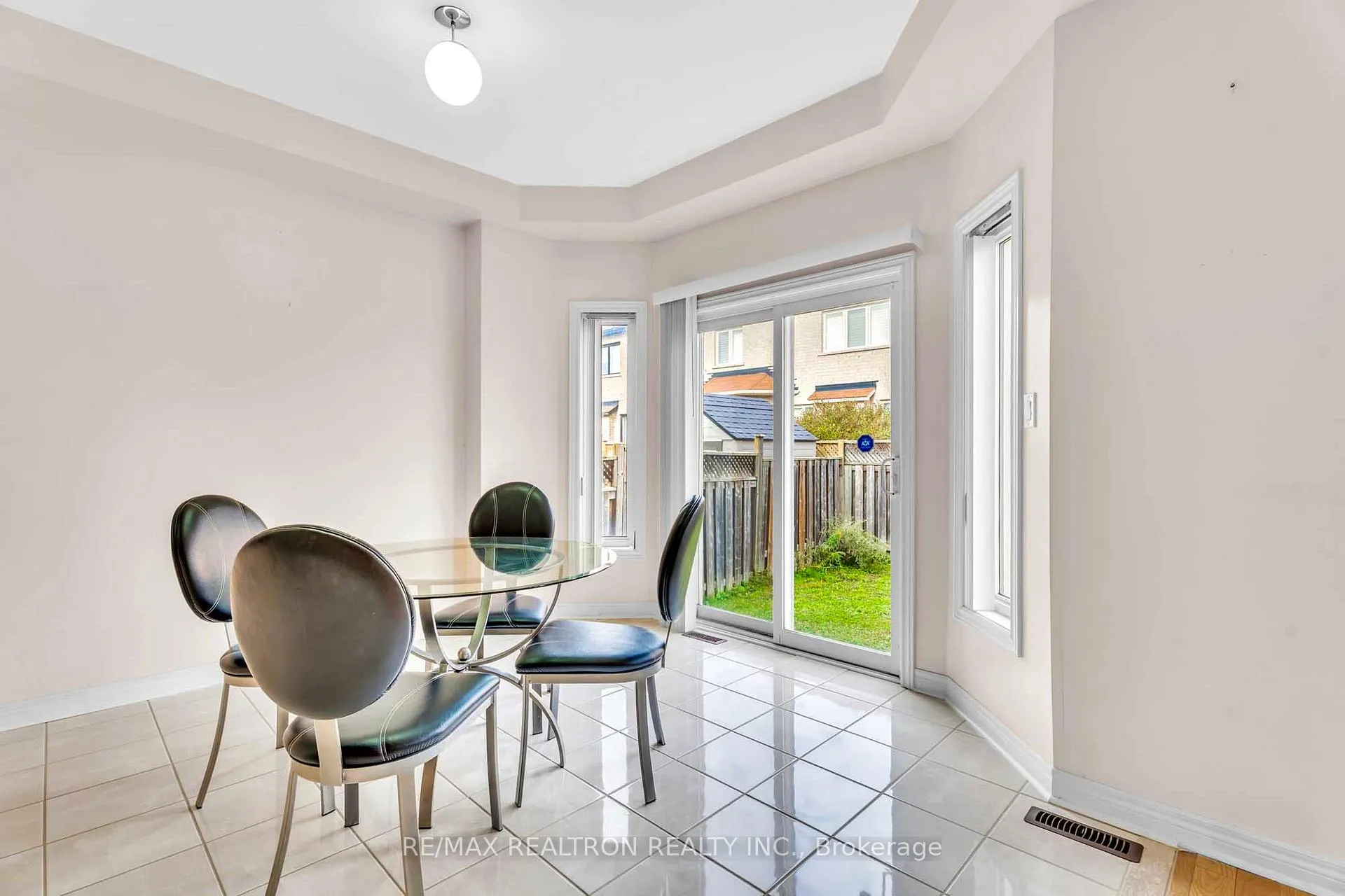 Photo 7 of 50 Saint Victor Drive, Vaughan, Vellore Village — HOMEH