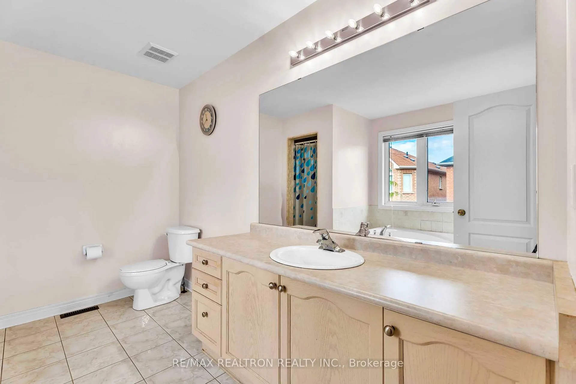 Photo 9 of 50 Saint Victor Drive, Vaughan, Vellore Village — HOMEH