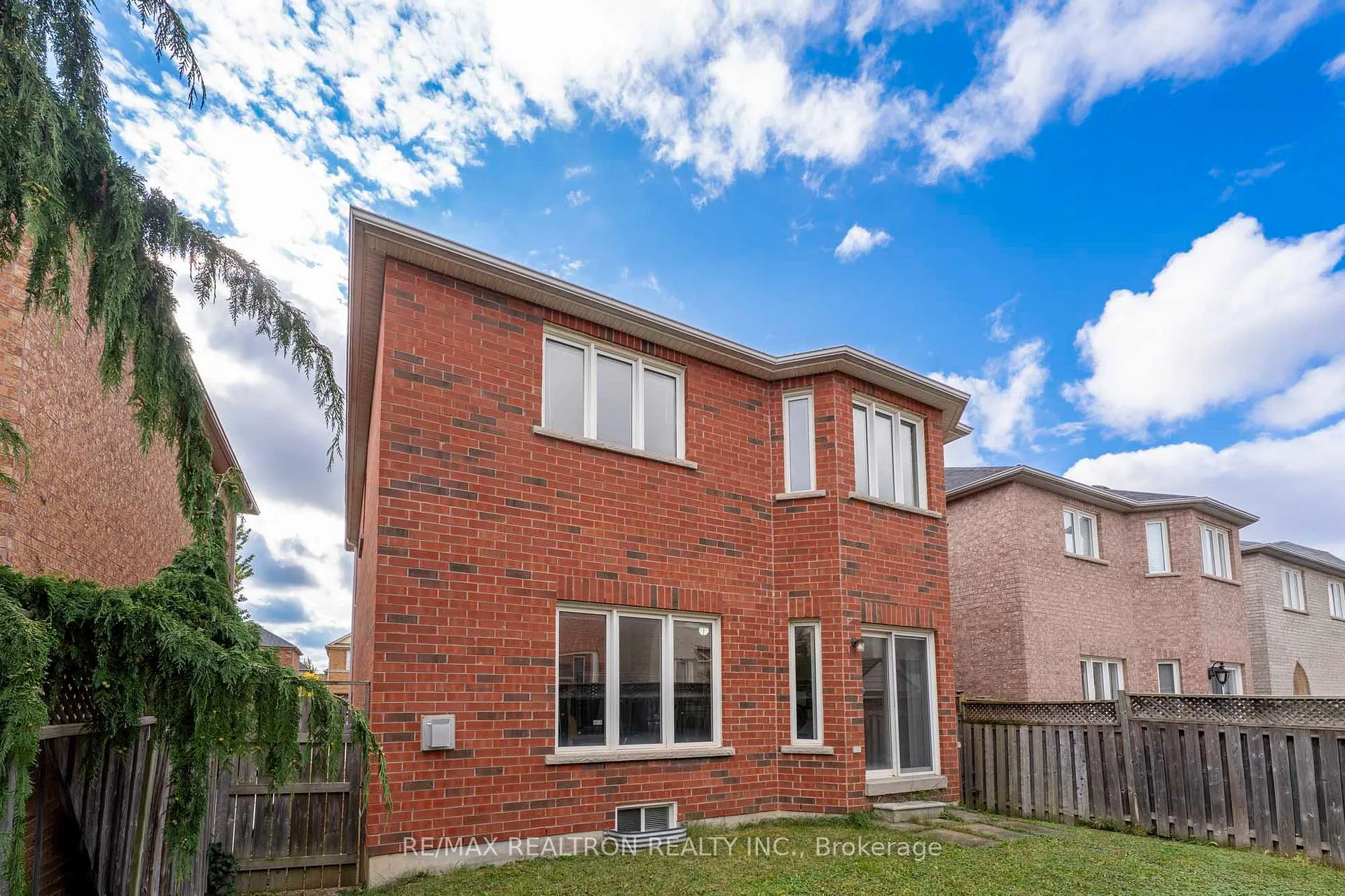 Photo 19 of 50 Saint Victor Drive, Vaughan, Vellore Village — HOMEH