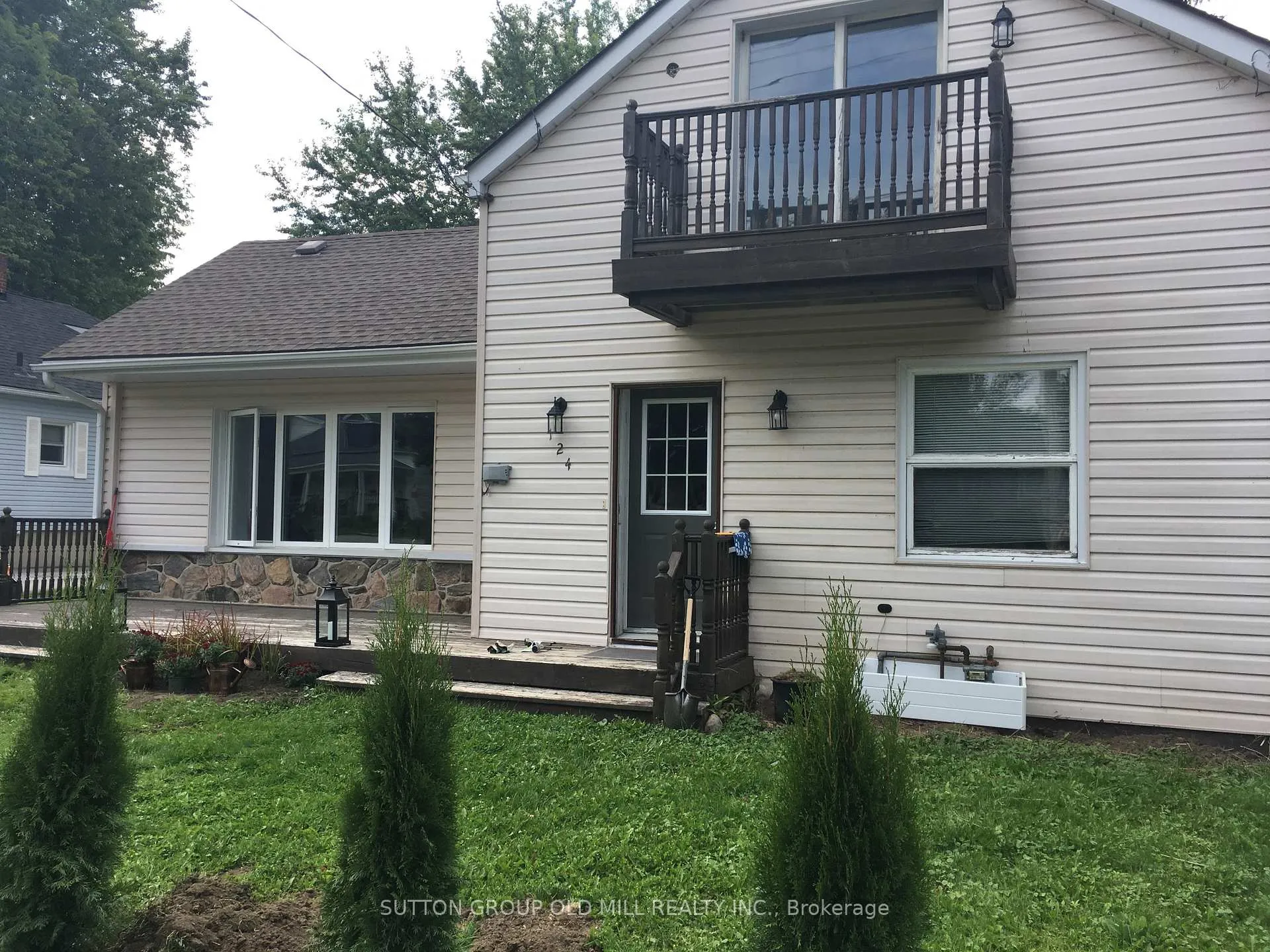 Front of 124 Bruce Street S
