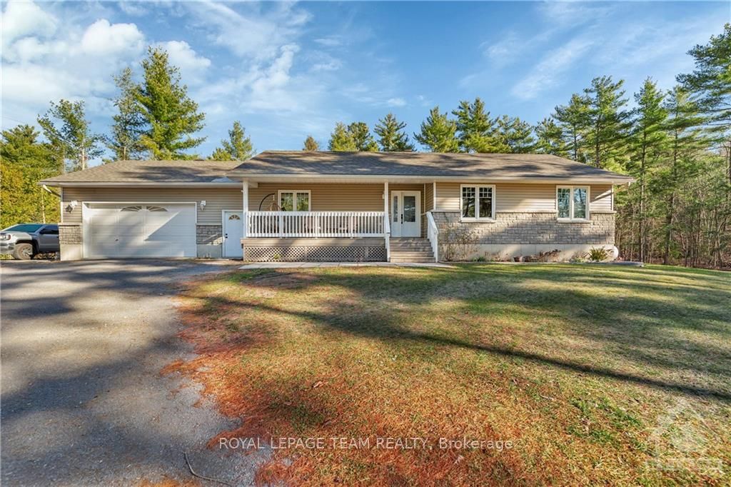 Photo 2 of 556 Mclachlan Road, McNab/Braeside, Mcnab/Braeside Twps — HOMEH