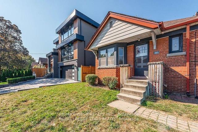 Photo 1 of 22 Woodgate Drive, Toronto, Rockcliffe-Smythe — HOMEH