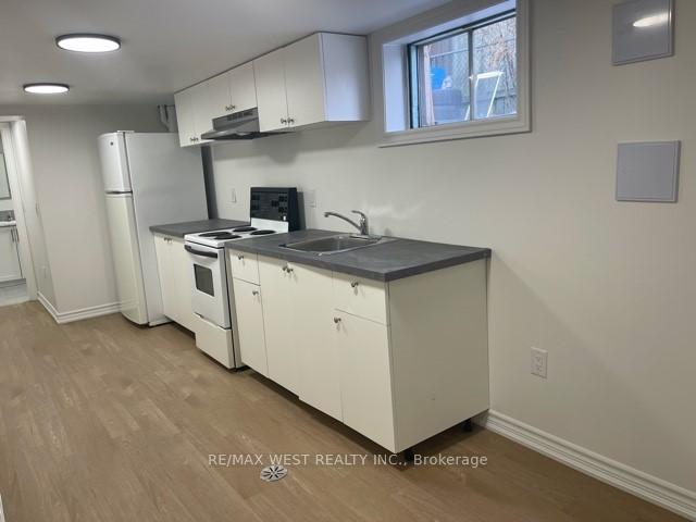 Photo 3 of 22 Woodgate Drive, Toronto, Rockcliffe-Smythe — HOMEH