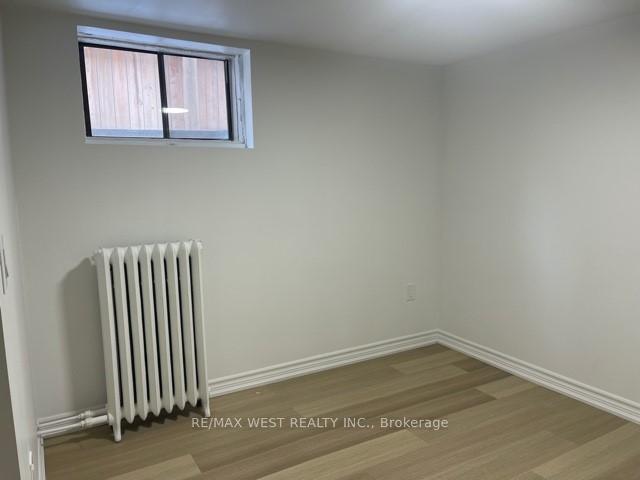 Photo 5 of 22 Woodgate Drive, Toronto, Rockcliffe-Smythe — HOMEH