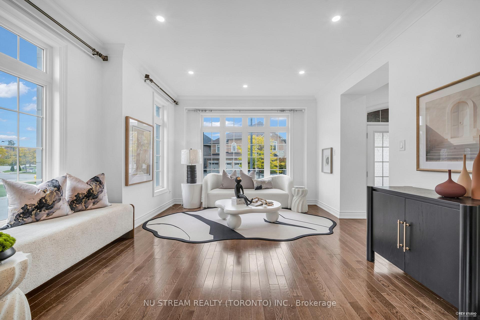 Photo 5 of 237 Upper Post Road, Vaughan, Patterson — HOMEH