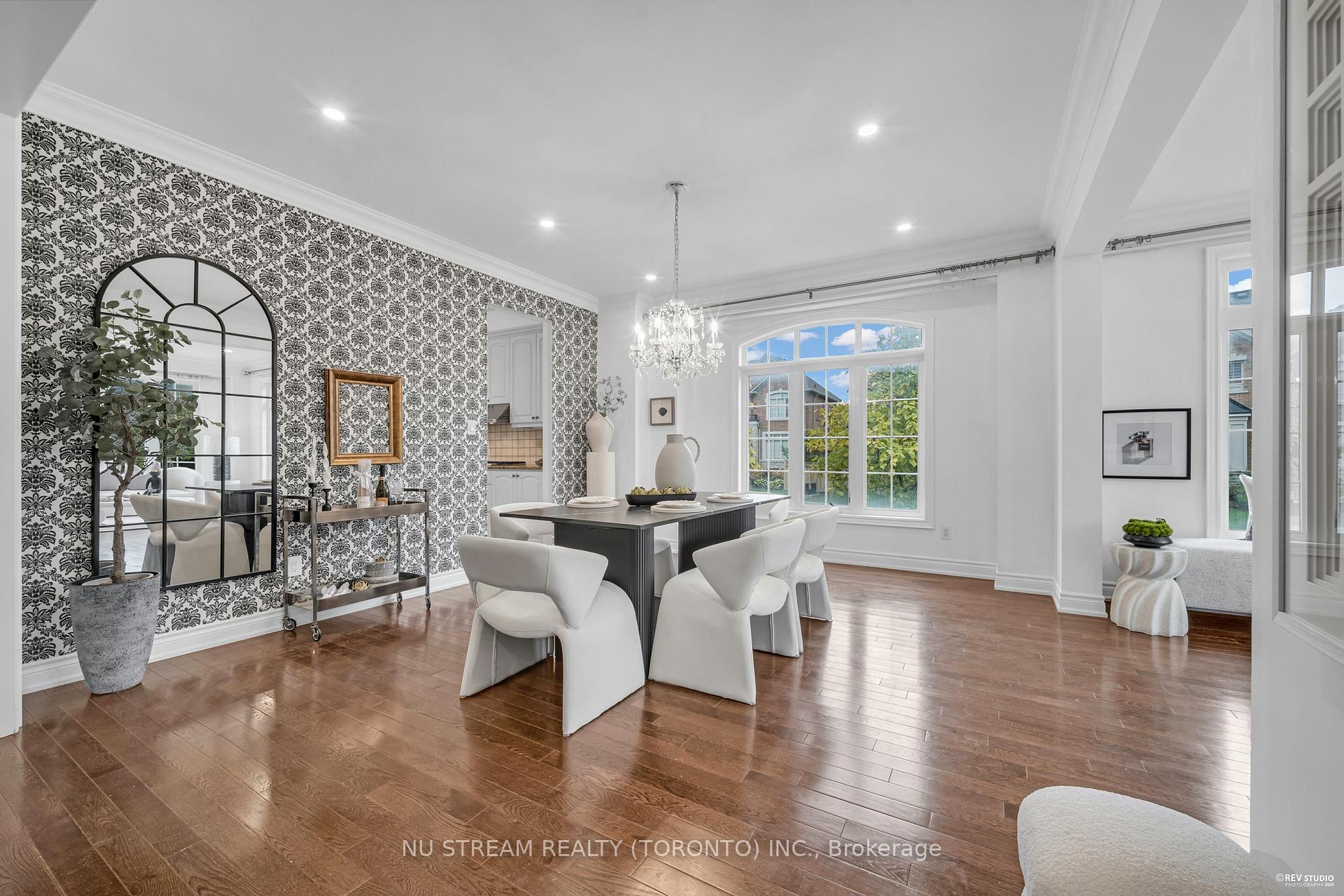 Photo 7 of 237 Upper Post Road, Vaughan, Patterson — HOMEH