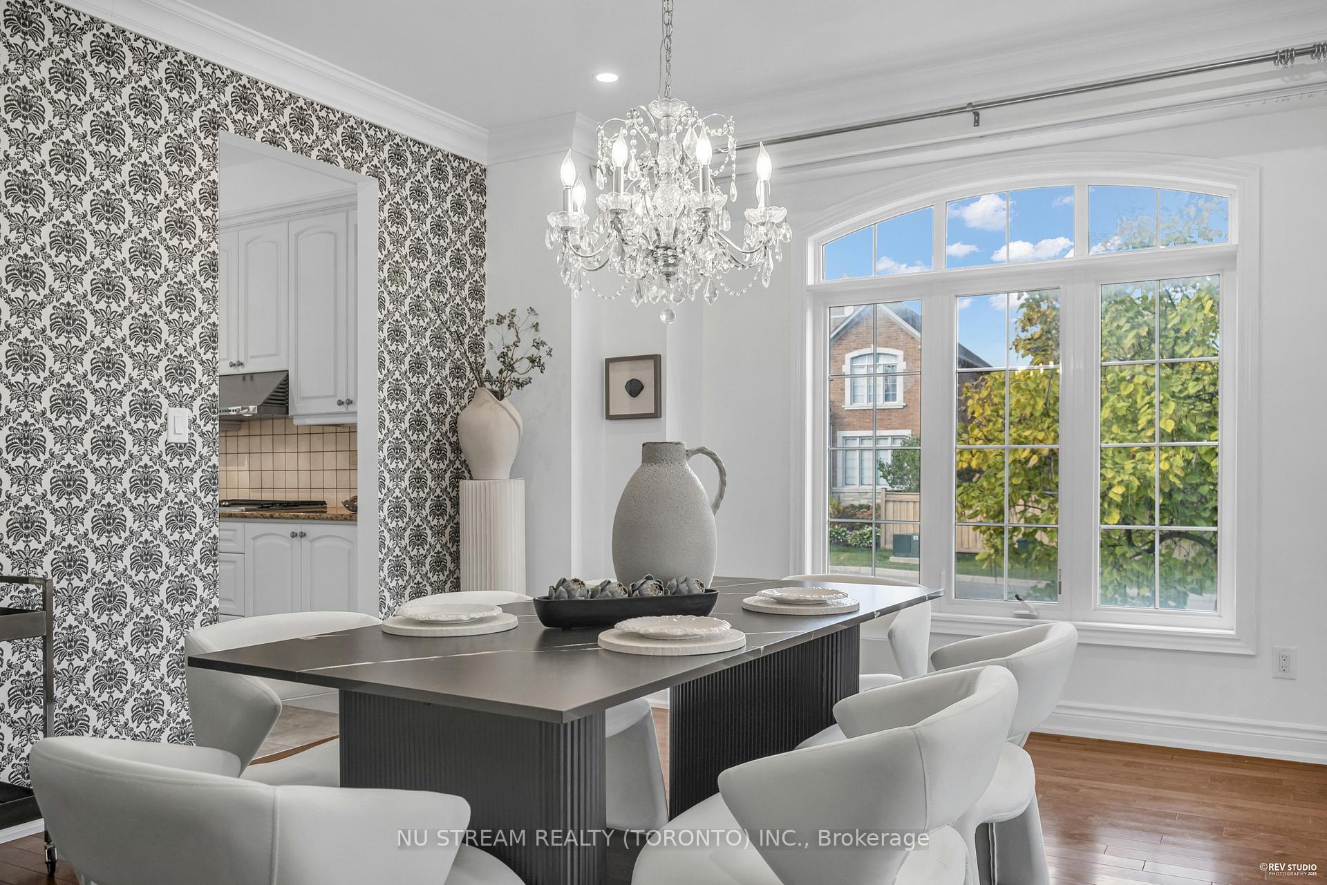 Photo 8 of 237 Upper Post Road, Vaughan, Patterson — HOMEH