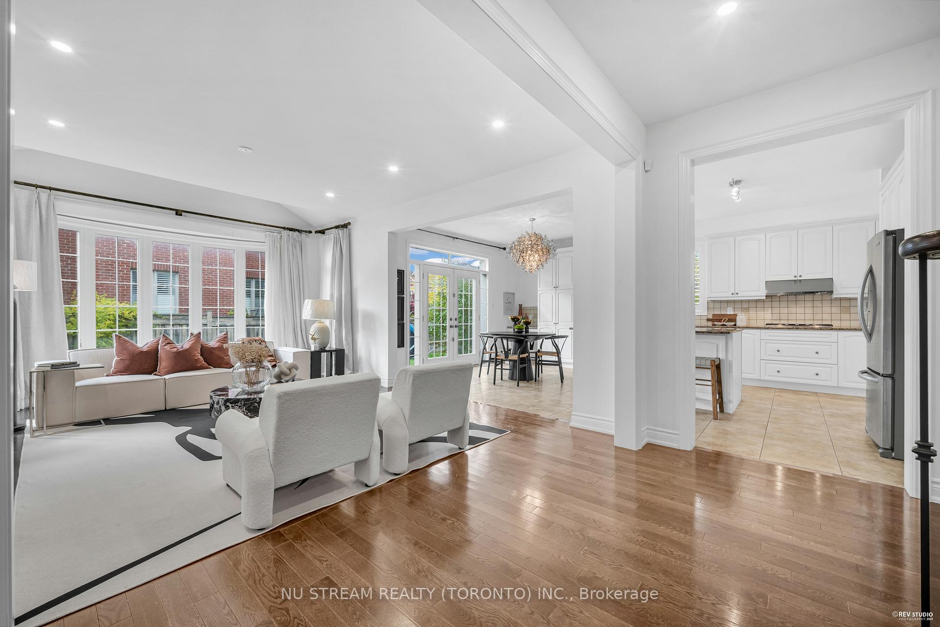 Photo 10 of 237 Upper Post Road, Vaughan, Patterson — HOMEH