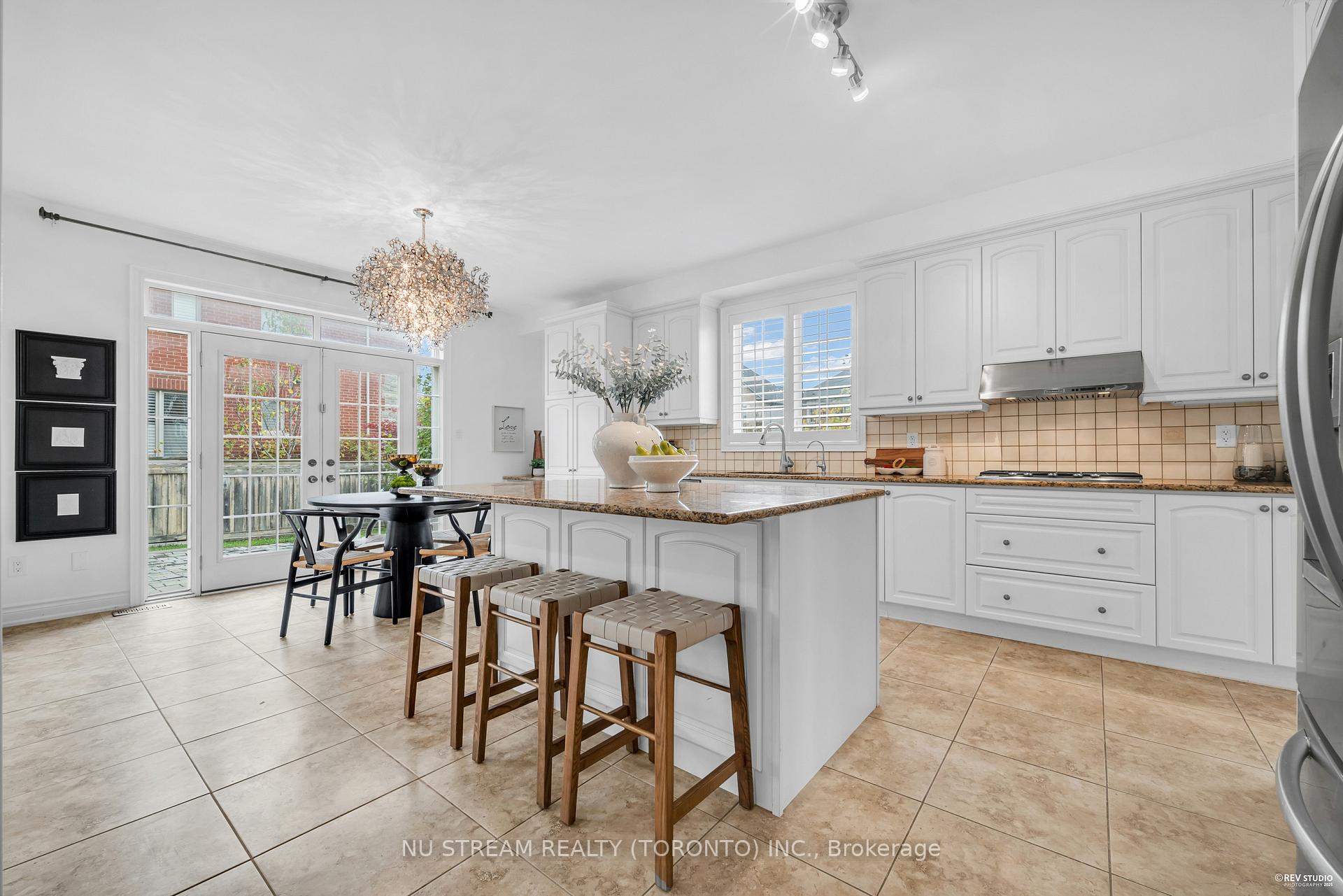 Photo 15 of 237 Upper Post Road, Vaughan, Patterson — HOMEH