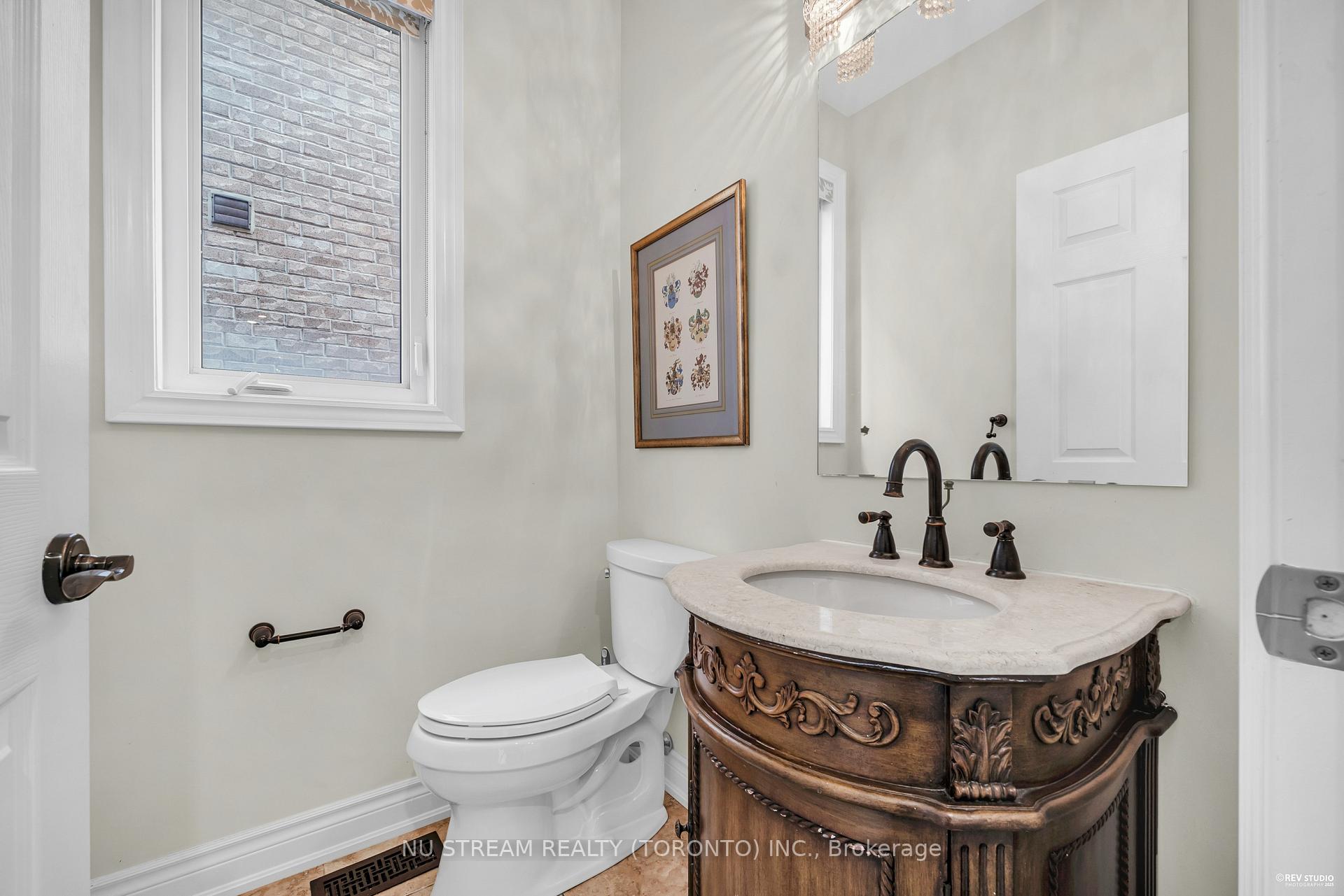 Photo 18 of 237 Upper Post Road, Vaughan, Patterson — HOMEH