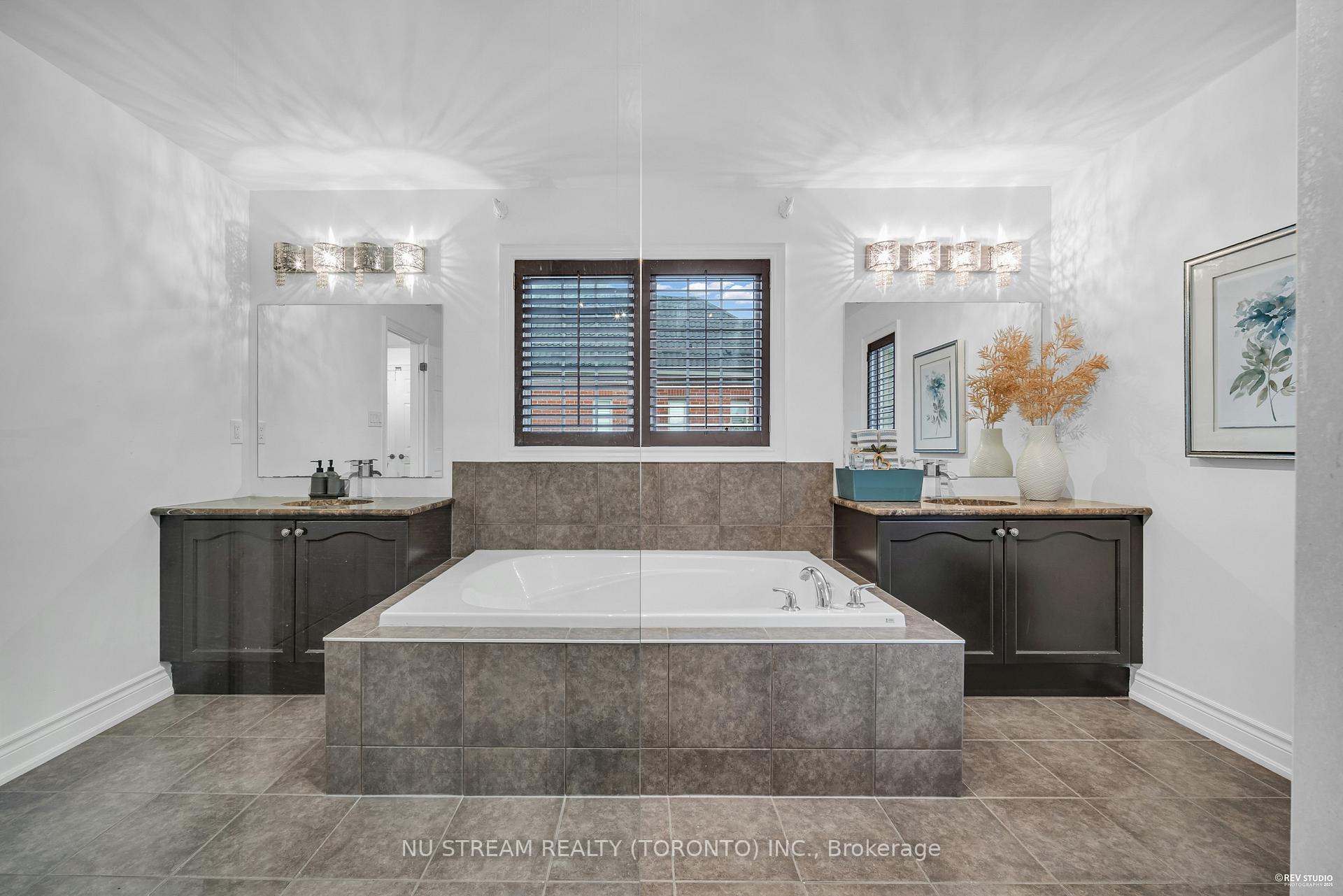 Photo 23 of 237 Upper Post Road, Vaughan, Patterson — HOMEH