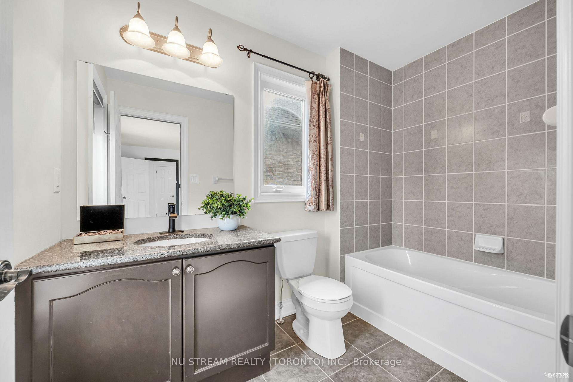 Photo 27 of 237 Upper Post Road, Vaughan, Patterson — HOMEH